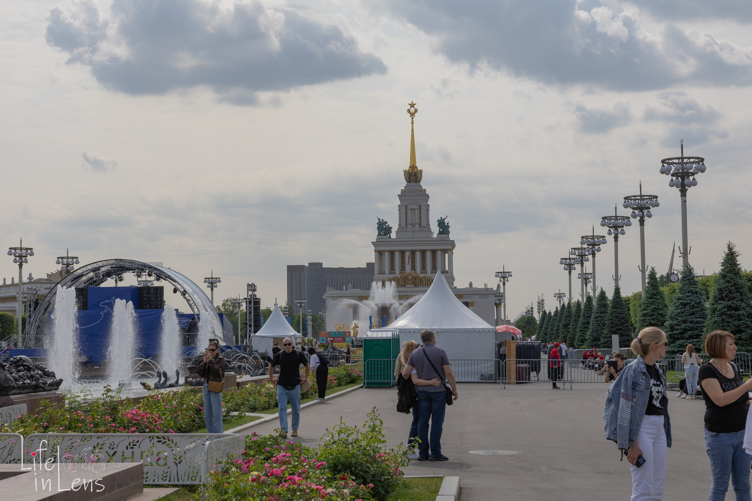 ВДНХ. День России. Фотограф, получающий удовольствие от своей работы