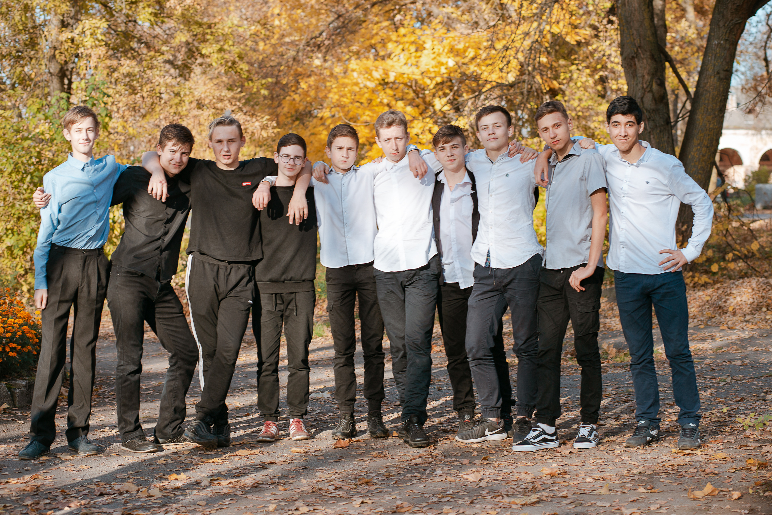 Осенняя фотосессия для выпускного альбома. Студия выпускных альбомов Остров