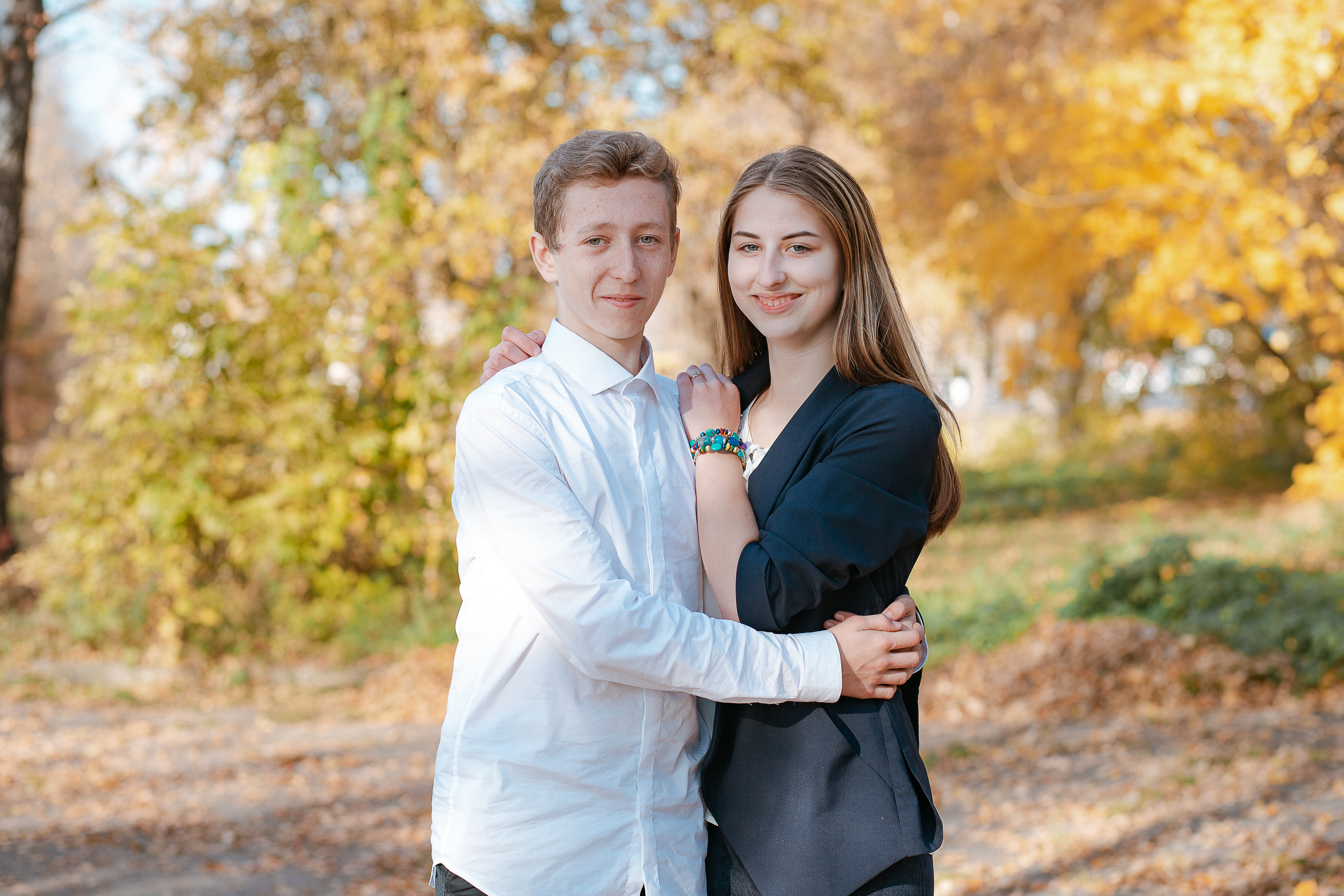 Осенняя фотосессия для выпускного альбома. Студия выпускных альбомов Остров