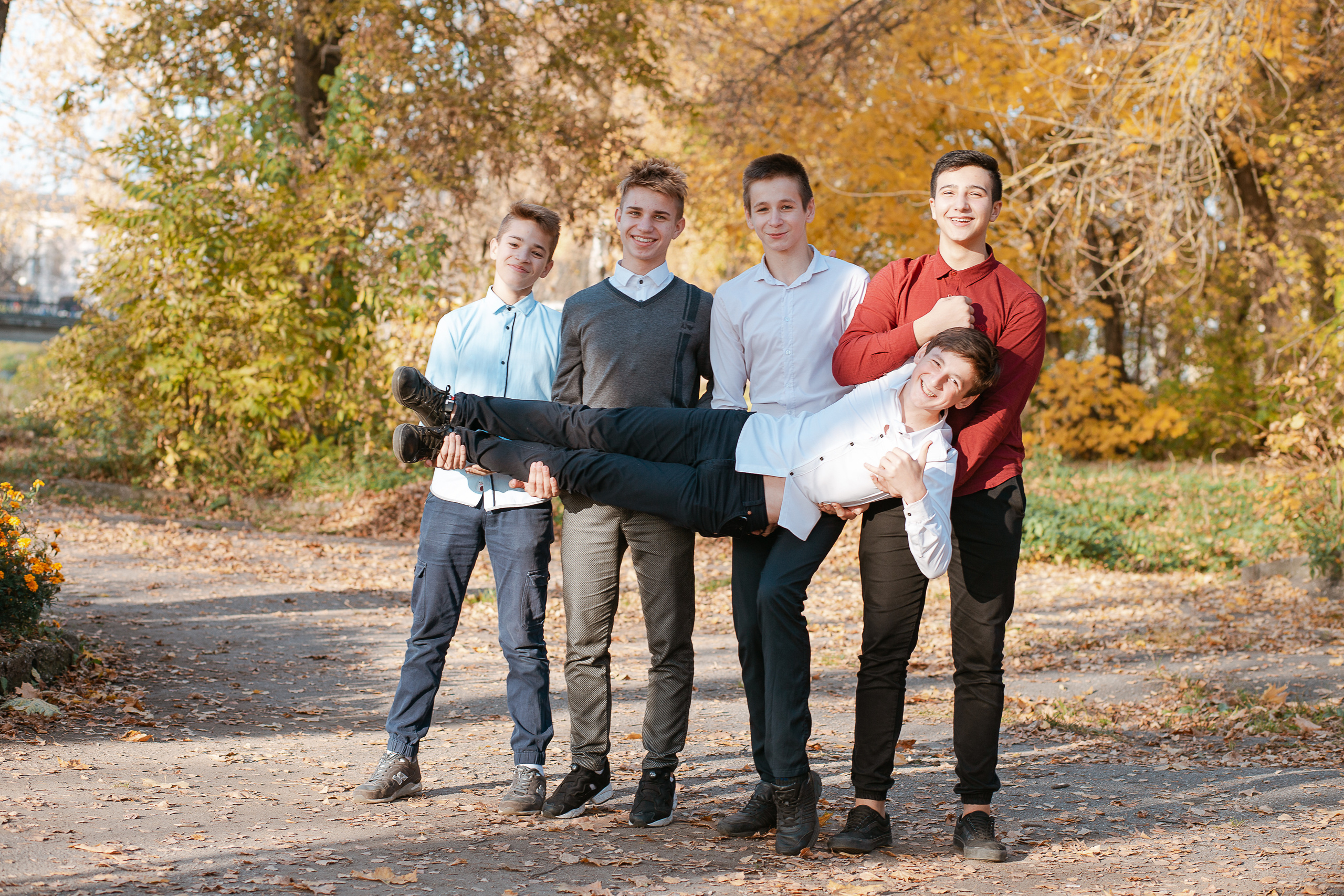 Фотосессия для выпускного альбома. Осень. Студия выпускных альбомов Остров