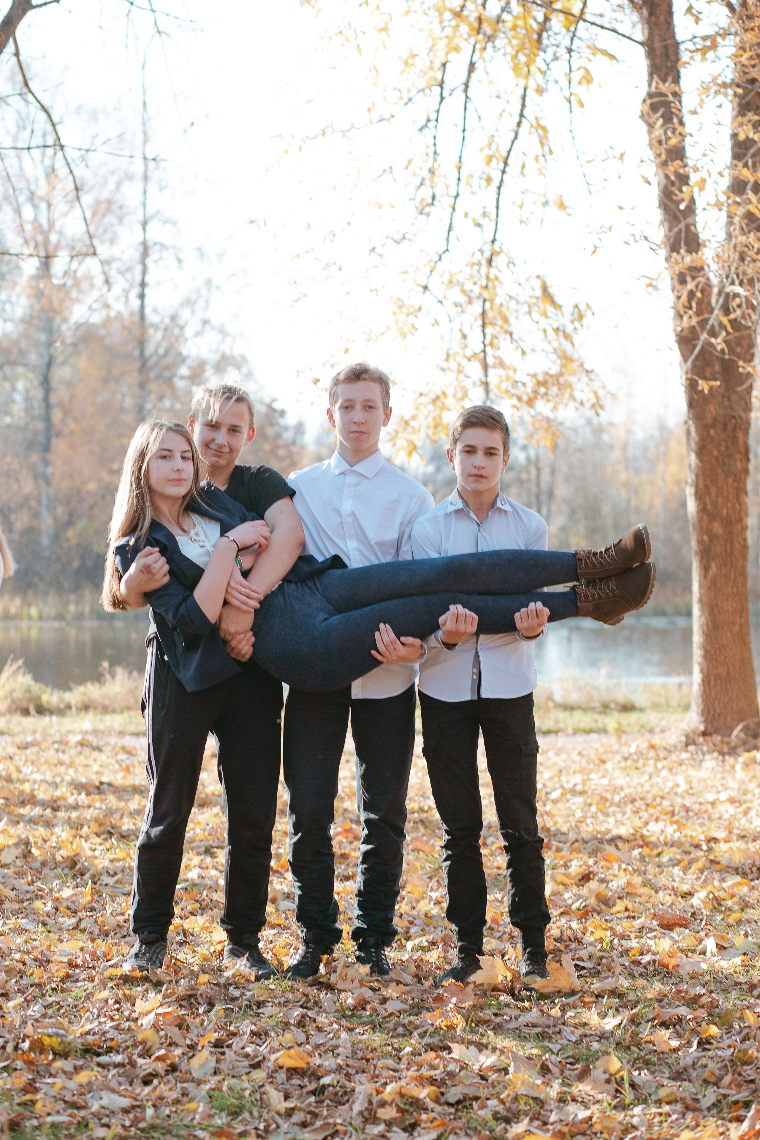 Осенняя фотосессия для выпускного альбома. Студия выпускных альбомов Остров