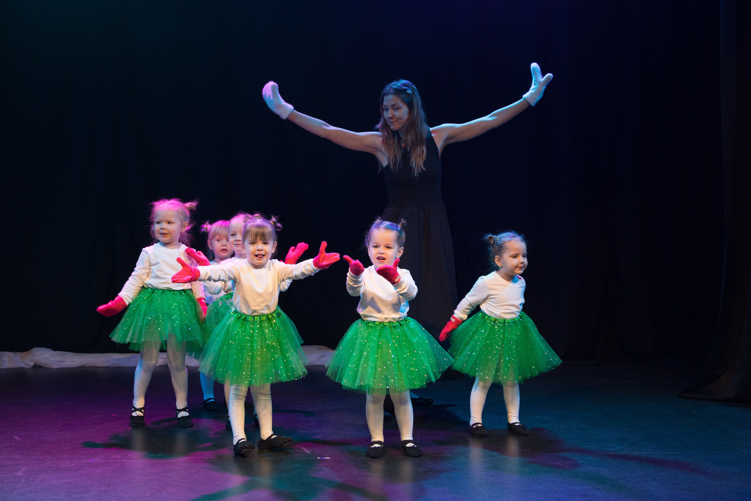 Отчетный танцевальный концерт детей 2-7 лет. Детский и контент фотограф Надя Волкова Санкт-Петербург