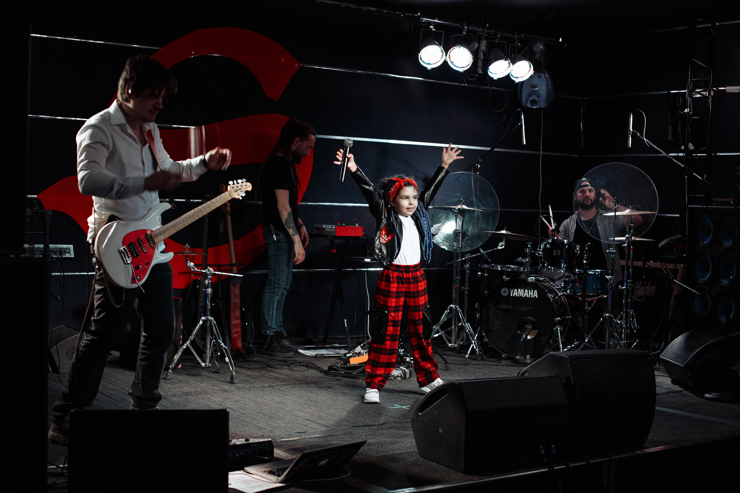 Отчетный концерт SANDLER STUDIO. Семейный фотограф Николаева Ольга