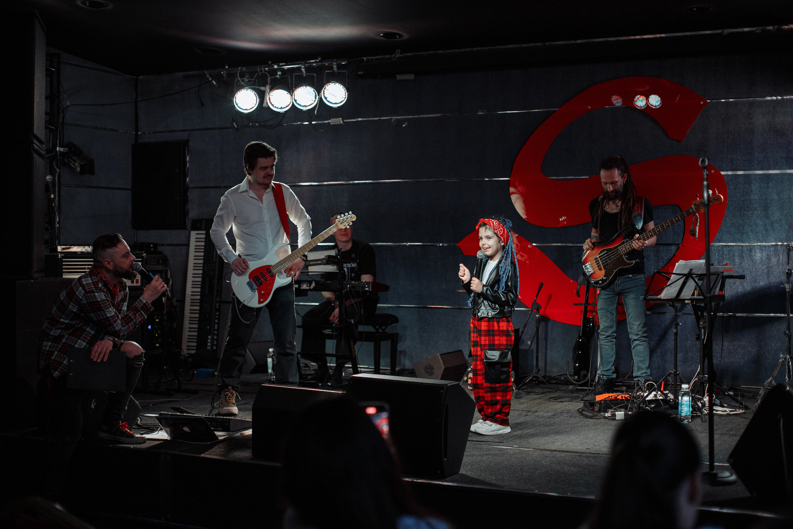 Отчетный концерт SANDLER STUDIO. Семейный фотограф Николаева Ольга