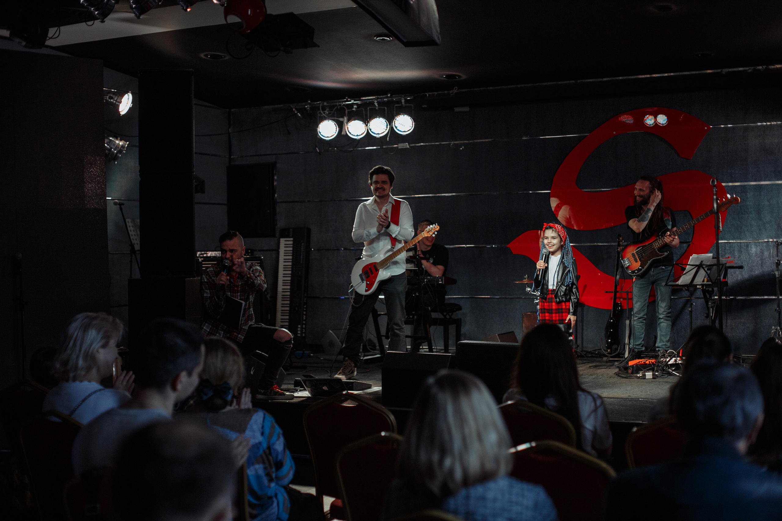 Отчетный концерт SANDLER STUDIO. Семейный фотограф Николаева Ольга