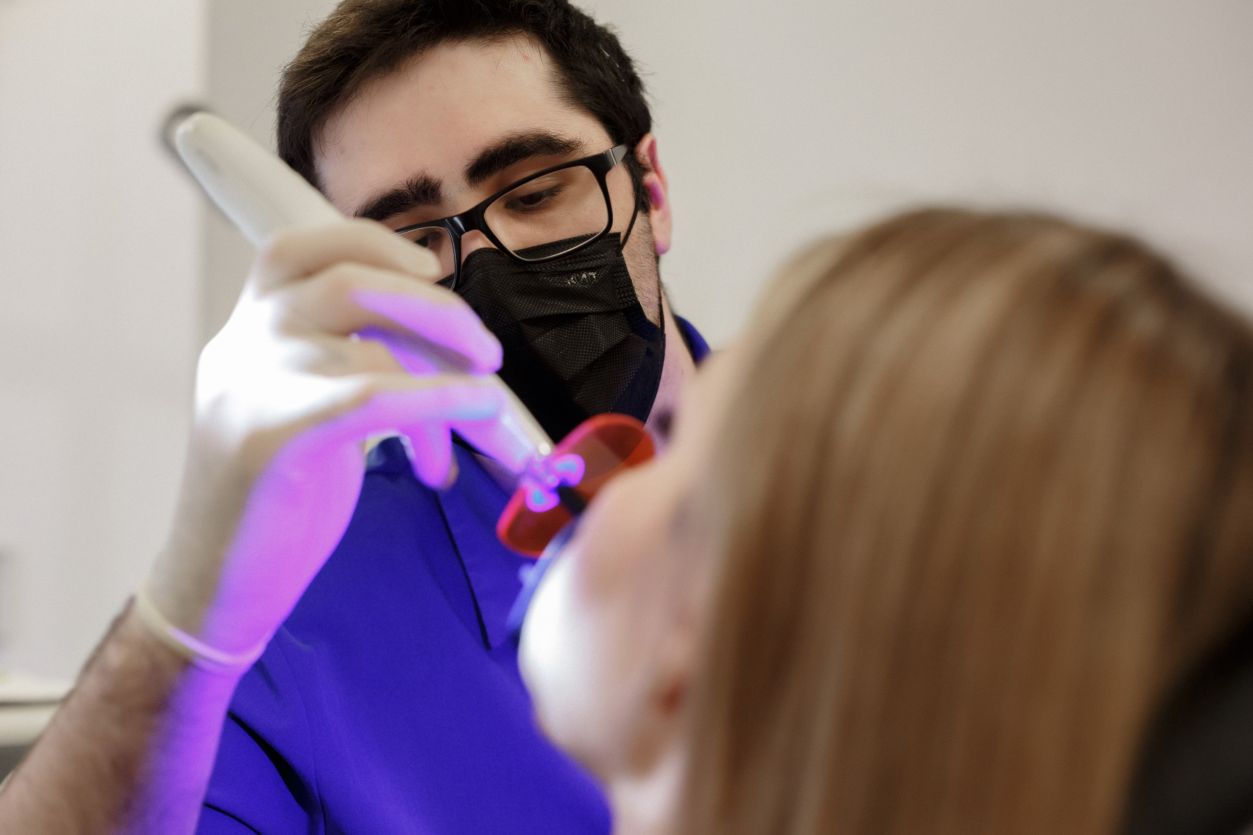 UniverDent: Освещение красоты вашей улыбки фотографом из Таганрога. Свадебный и семейный фотограф в Таганроге Бакарюк Антон