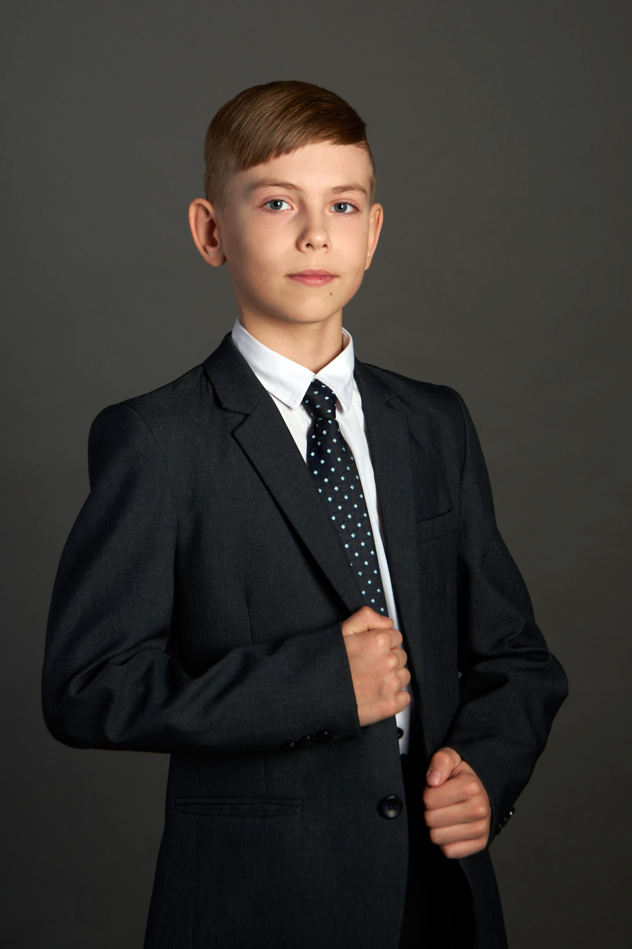 Портретная съемка в альбом. Лицей, 4-й класс. Ольга Чёкотова (Фотограф Кострома)