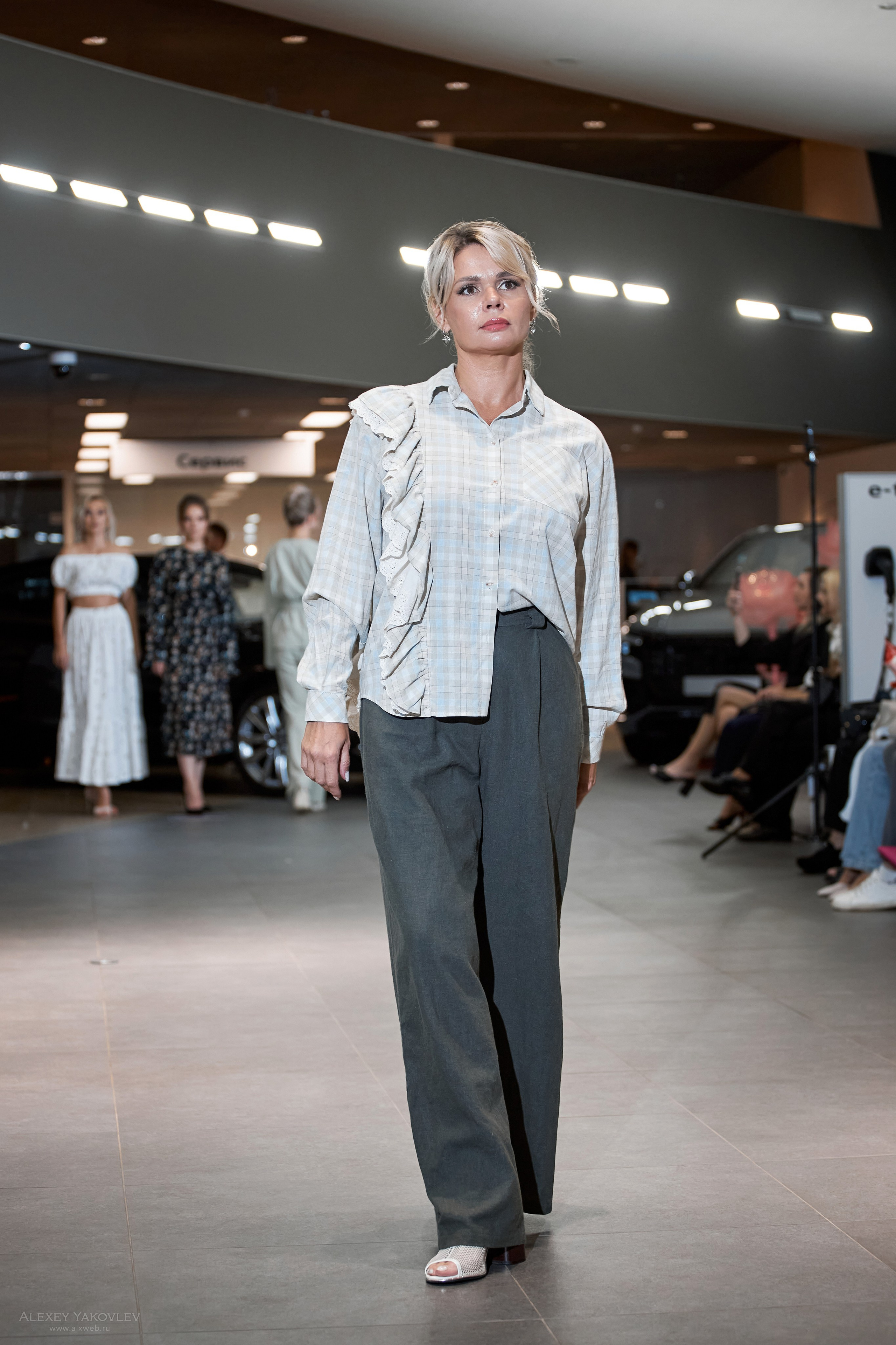 Модный показ PRE-FALL модельной школы Modeling+. Фотограф Алексей Яковлев