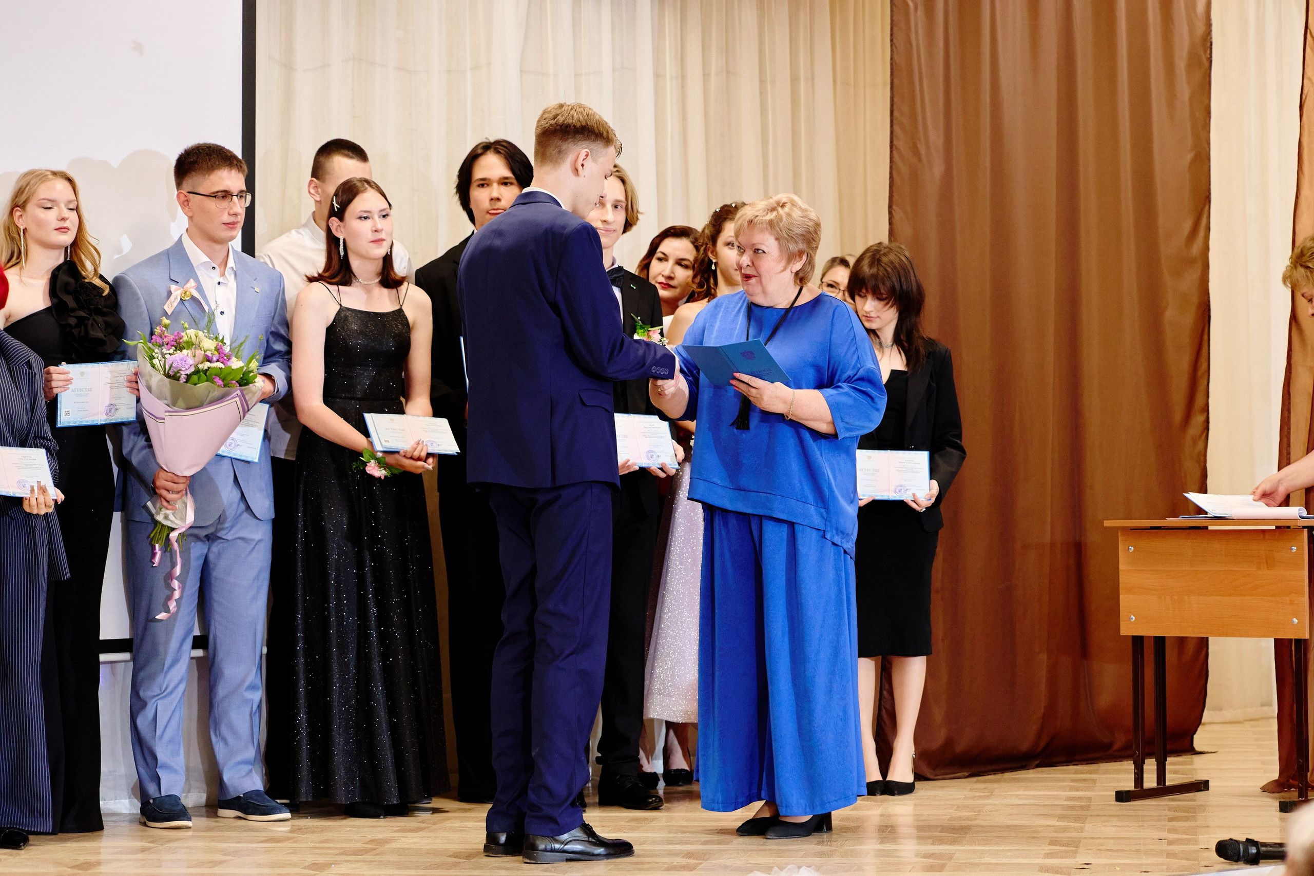 Выпускной 35 Сош. Фотограф Выпускные альбомы Таганрог Сергей Коробченко