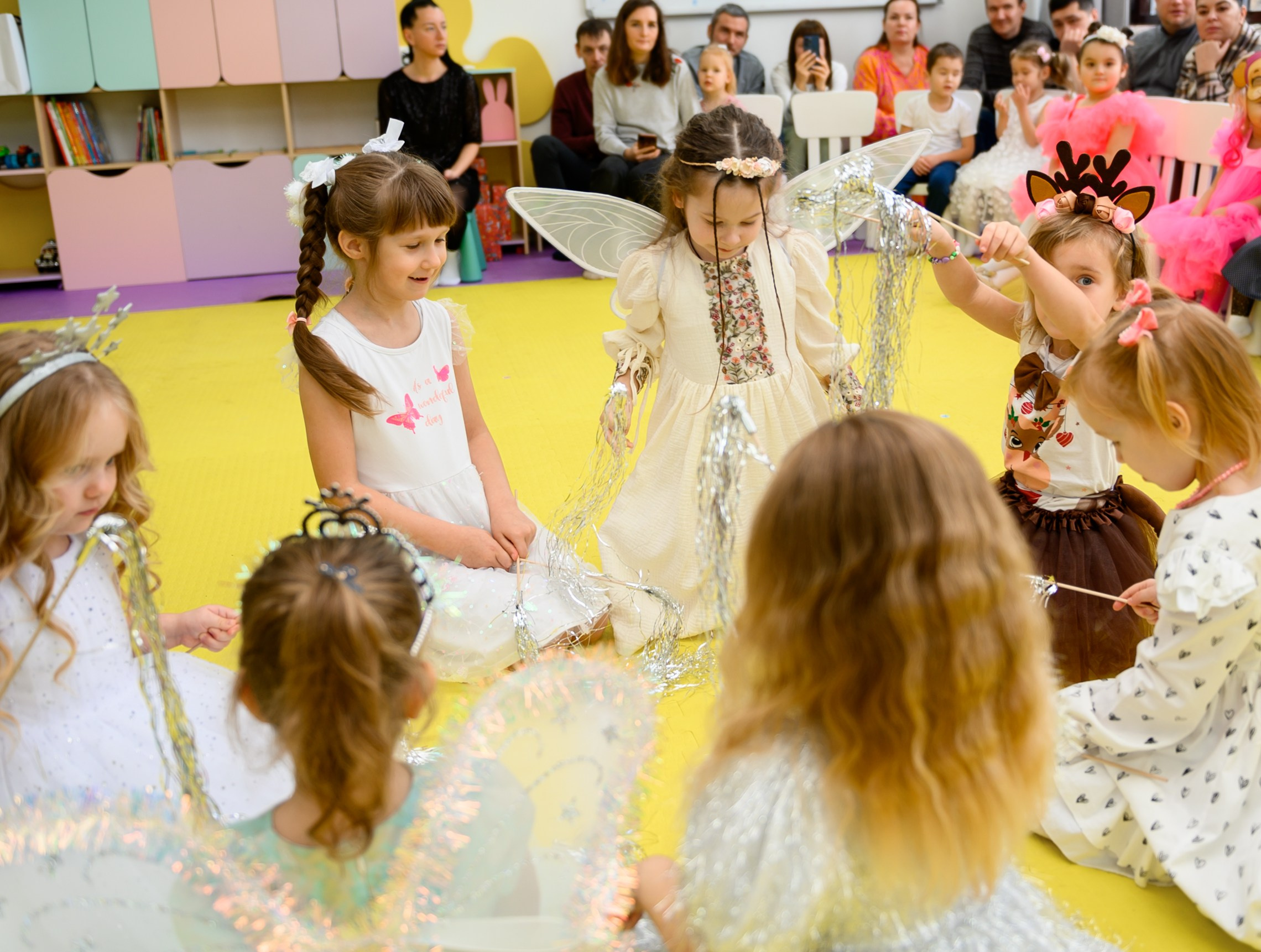 Елка 2025 в детском саду Мишка клуб. Свадебный и семейный фотограф София Невская