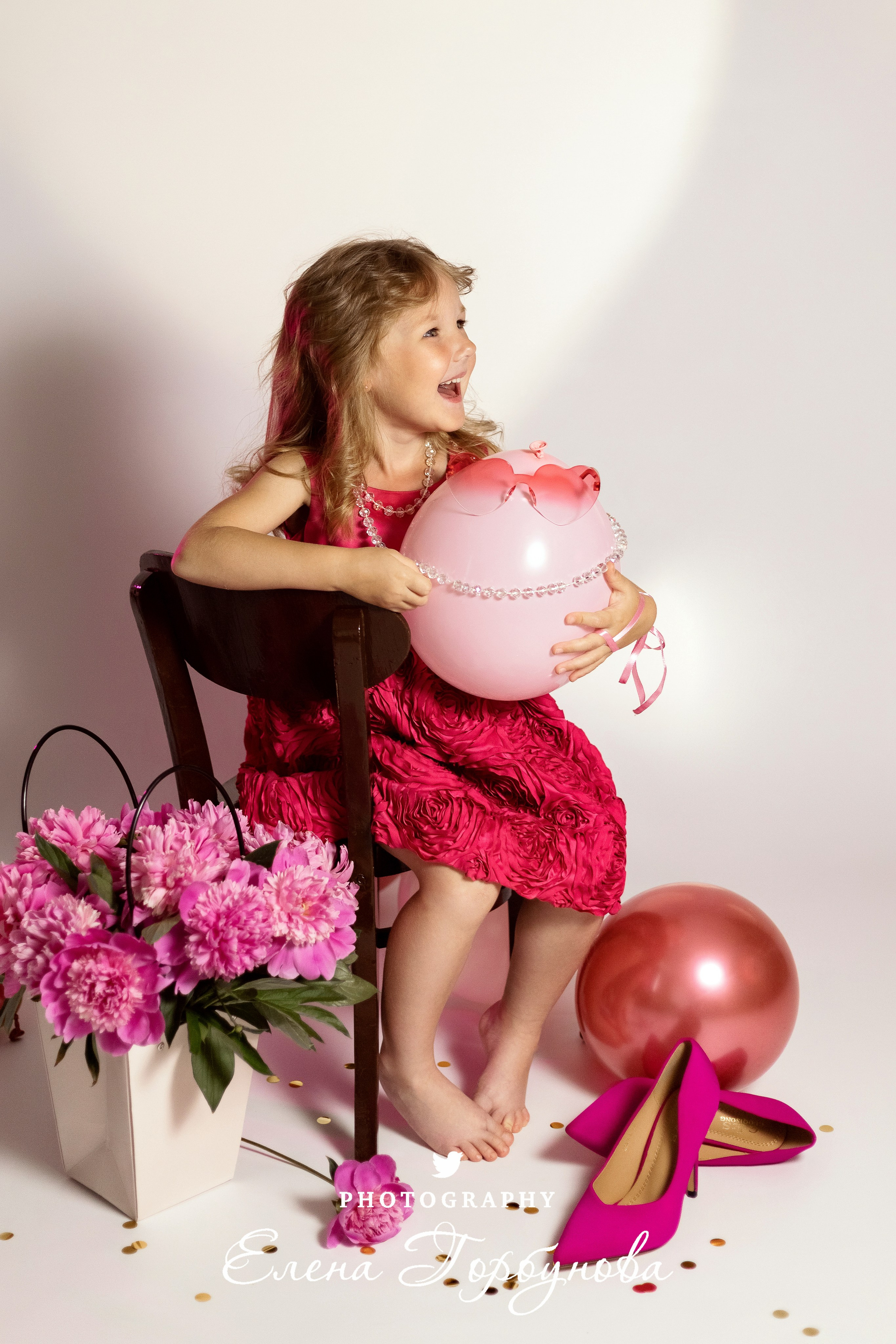 «Модница в розовом» В моей студии. Вероника и Александра. 2024. Фотограф Пермь. Свадьбы. Семья и дети, школа, д. сад. Фотокниги