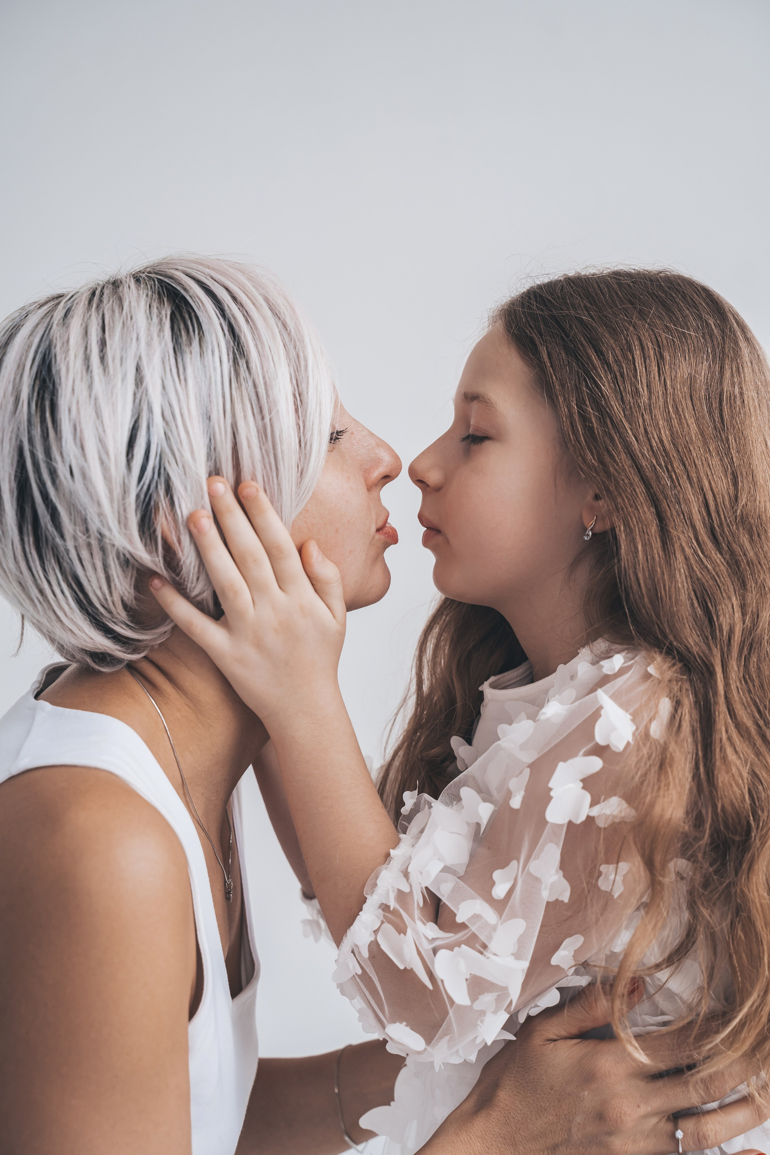 Семейная фотосессия в студии. Минимализм. Фотограф в Самаре Екатерина Кроз