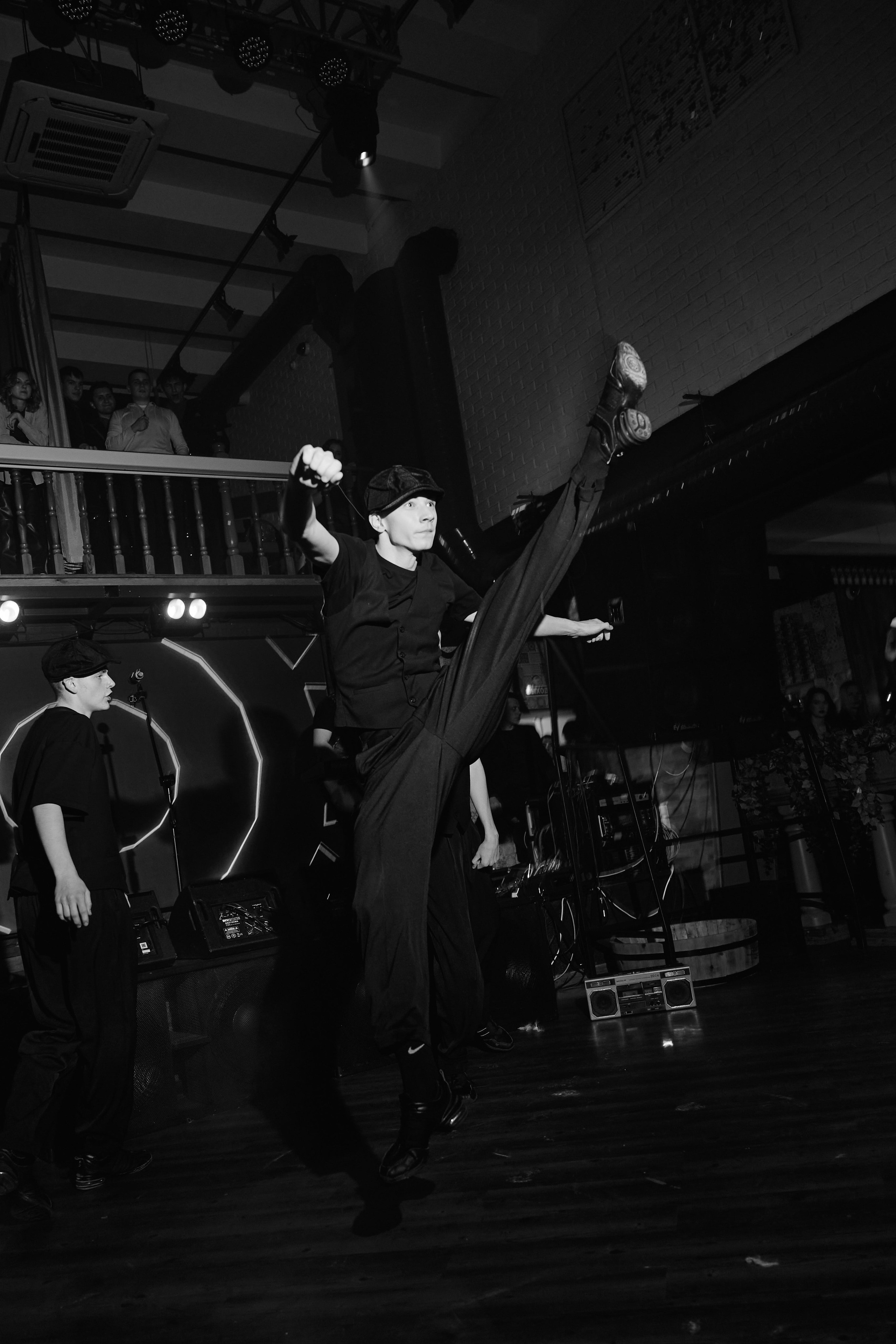 Арт-вечеринка 2026. Фотограф и видеограф в Кургане Леонид Корнильев