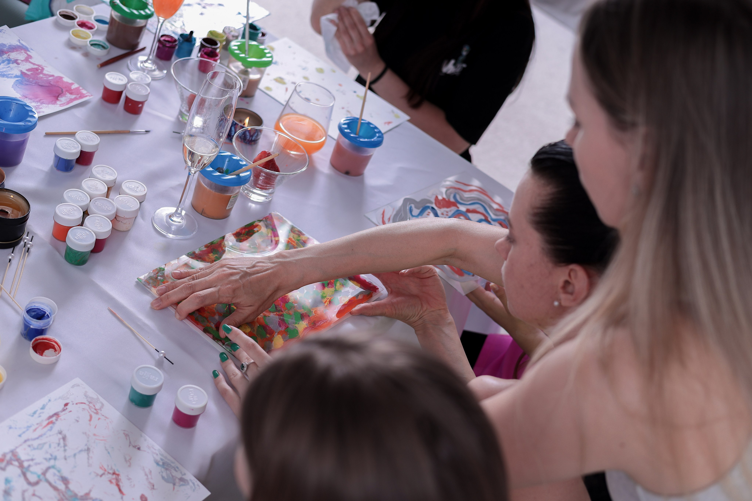 Арт-терапия + аэройога. Фотограф Надршина Лилия