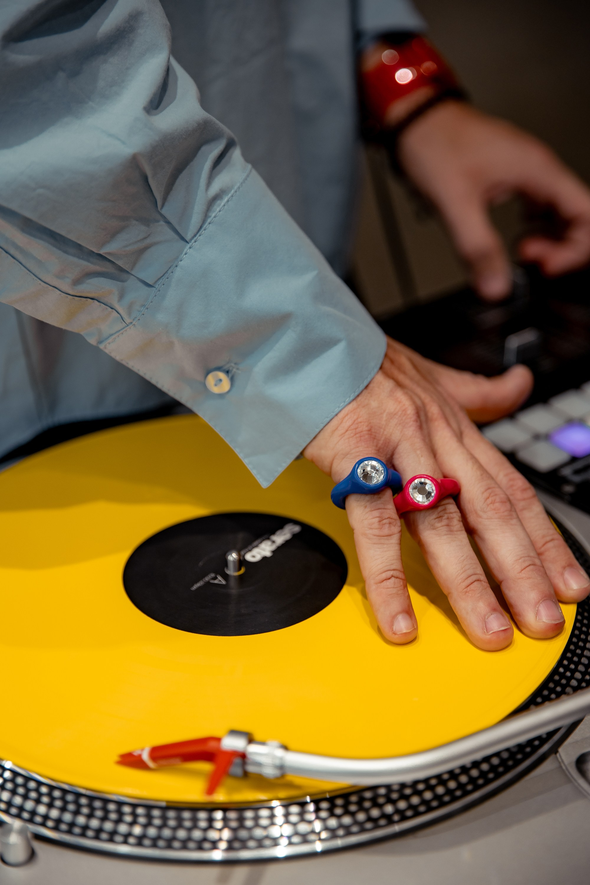 Презентация коллекции цветных драгоценностей в Le Noir. Главная