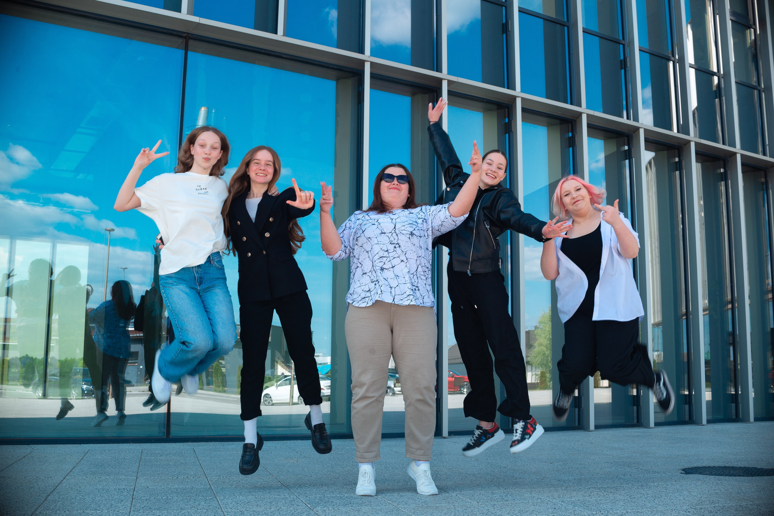 Выпускные альбомы 11 класс. Семейный фотограф на выписку из роддома и крещение Минск Настя Гришук
