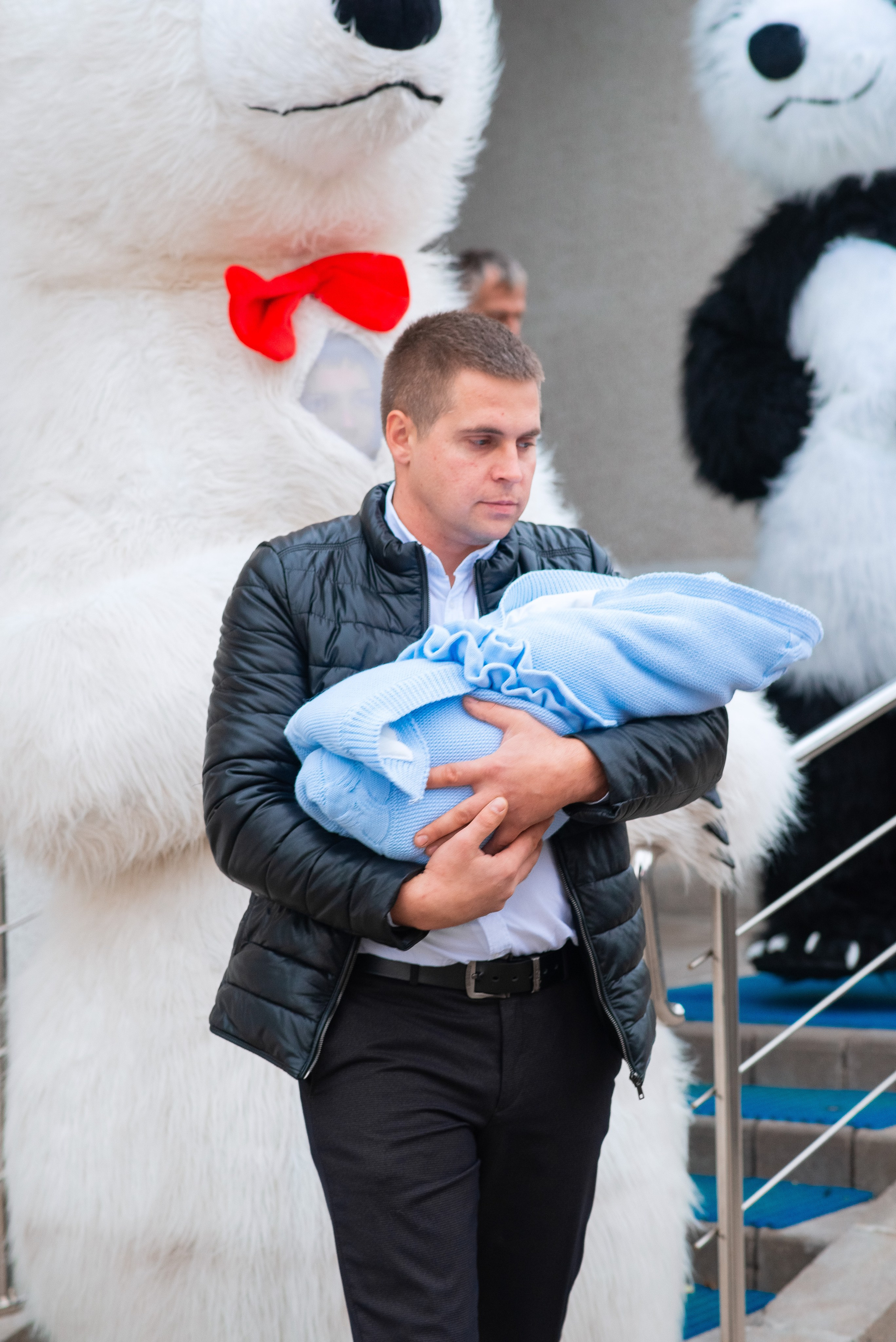 Выписка Артема МиД. Семейный фотограф на выписку из роддома и крещение Минск Настя Гришук