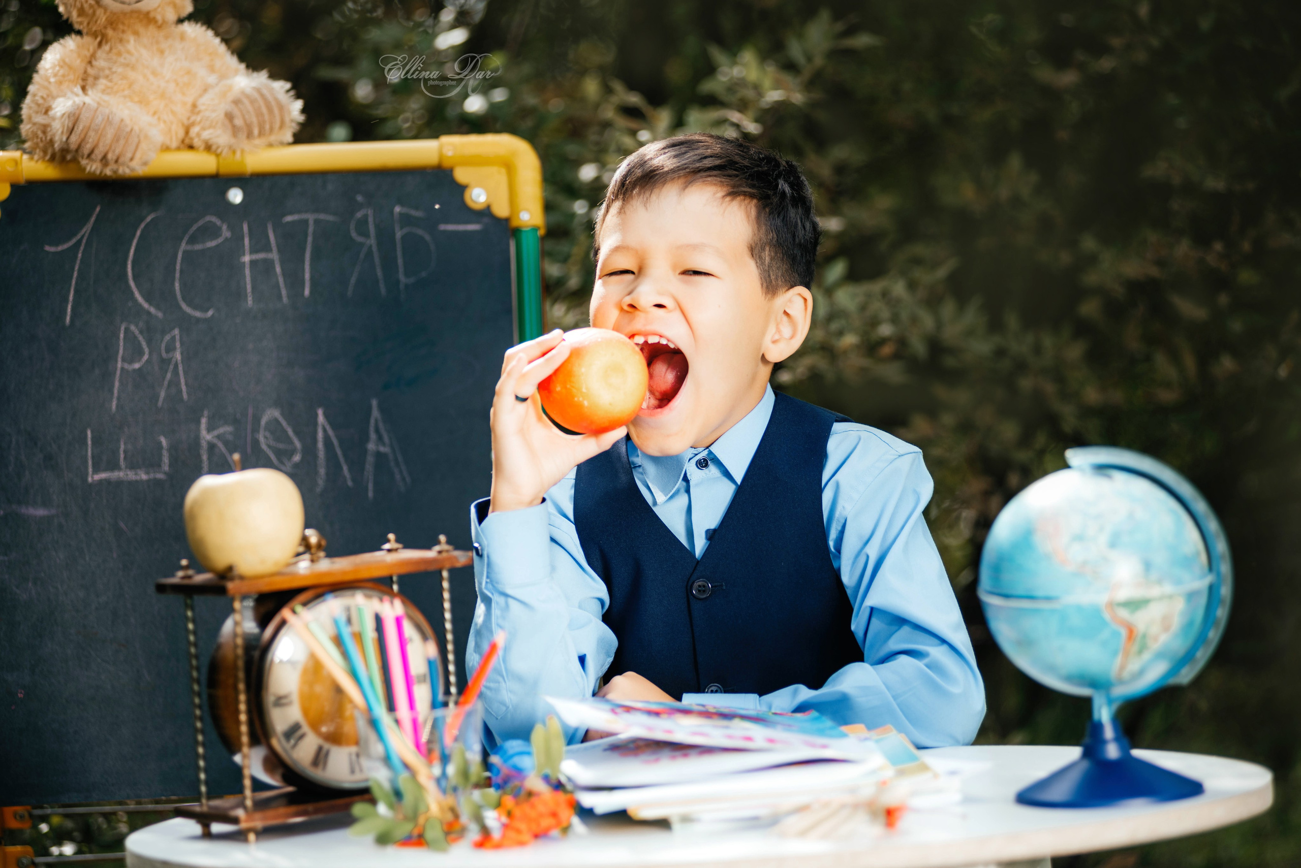 Выпускные школьные альбомы:. Фотограф Эллина Дар г. Улан-Удэ