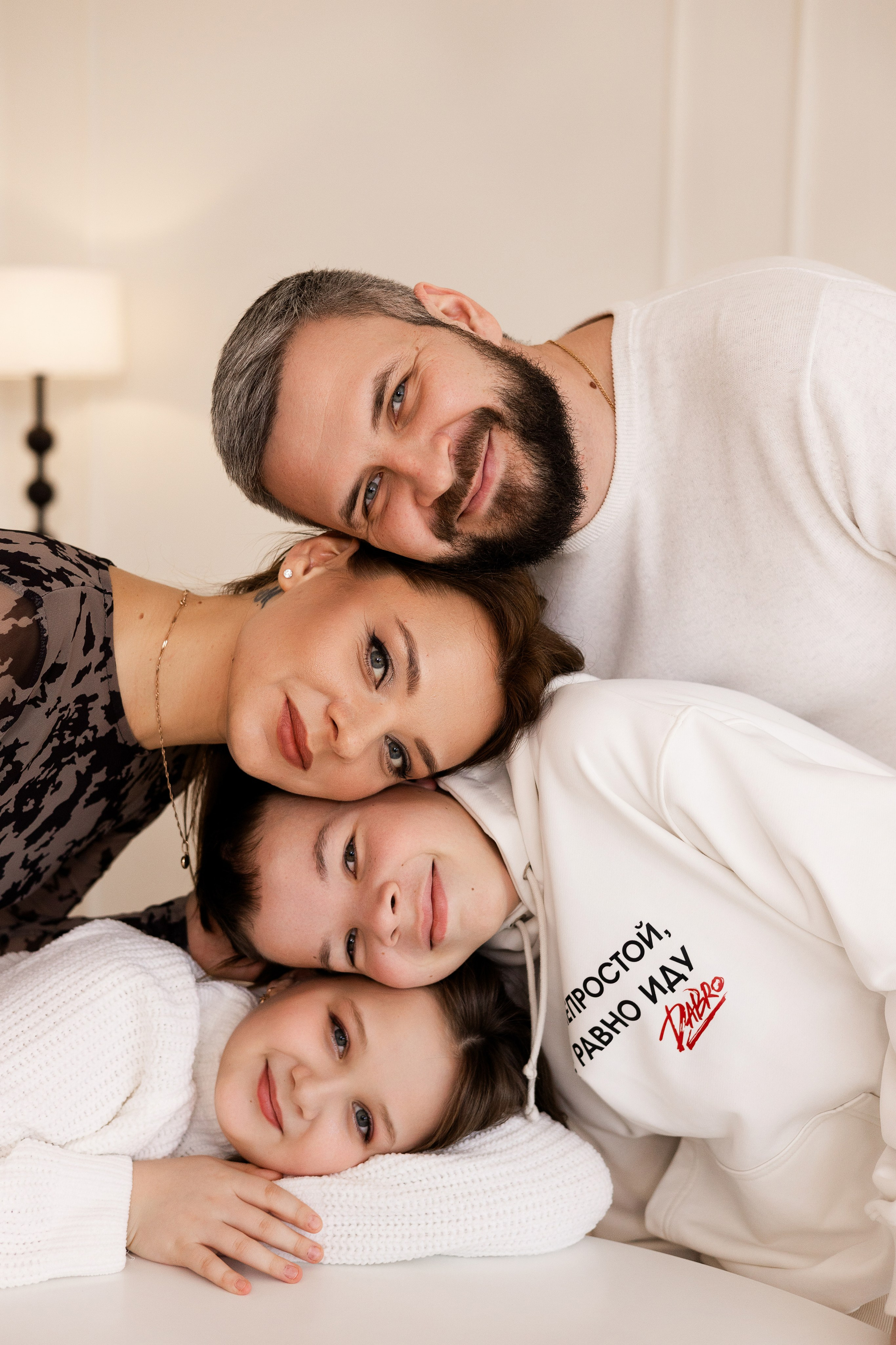 Съемка большой семьи в студии «Когда вместе». Семейный фотограф в Екатеринбурге Маргарита Курносова