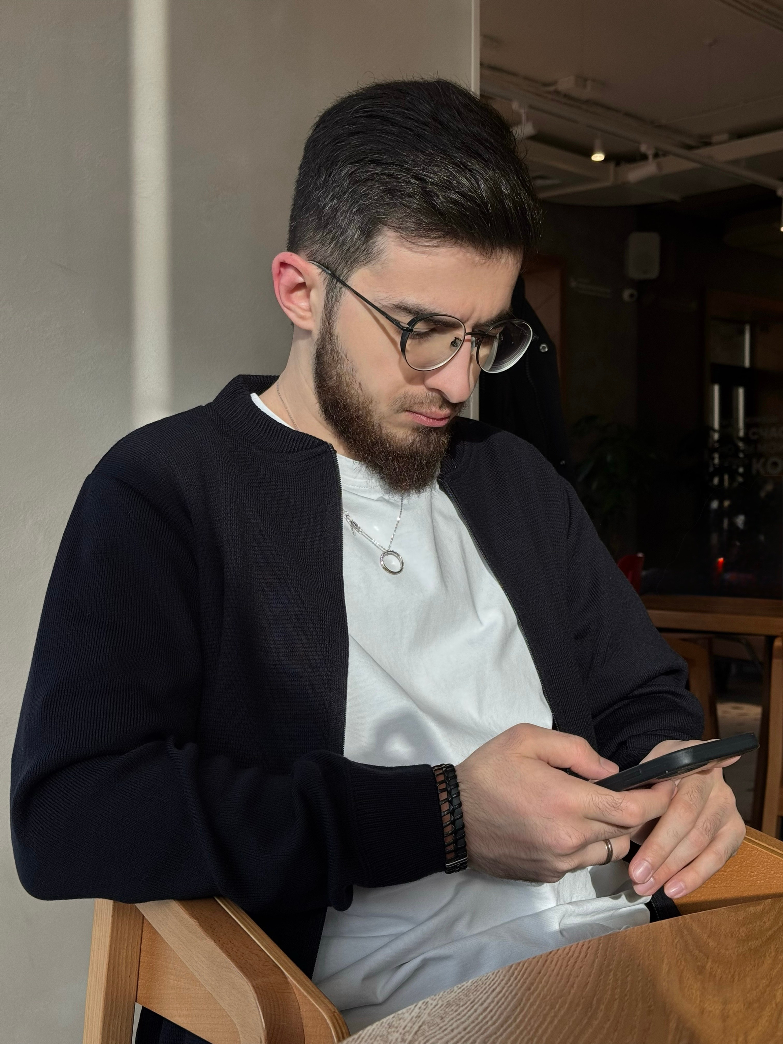 Акбер Ш. LUNAPRO Дом стильных, сборных и индивидуальных съемок для брендов