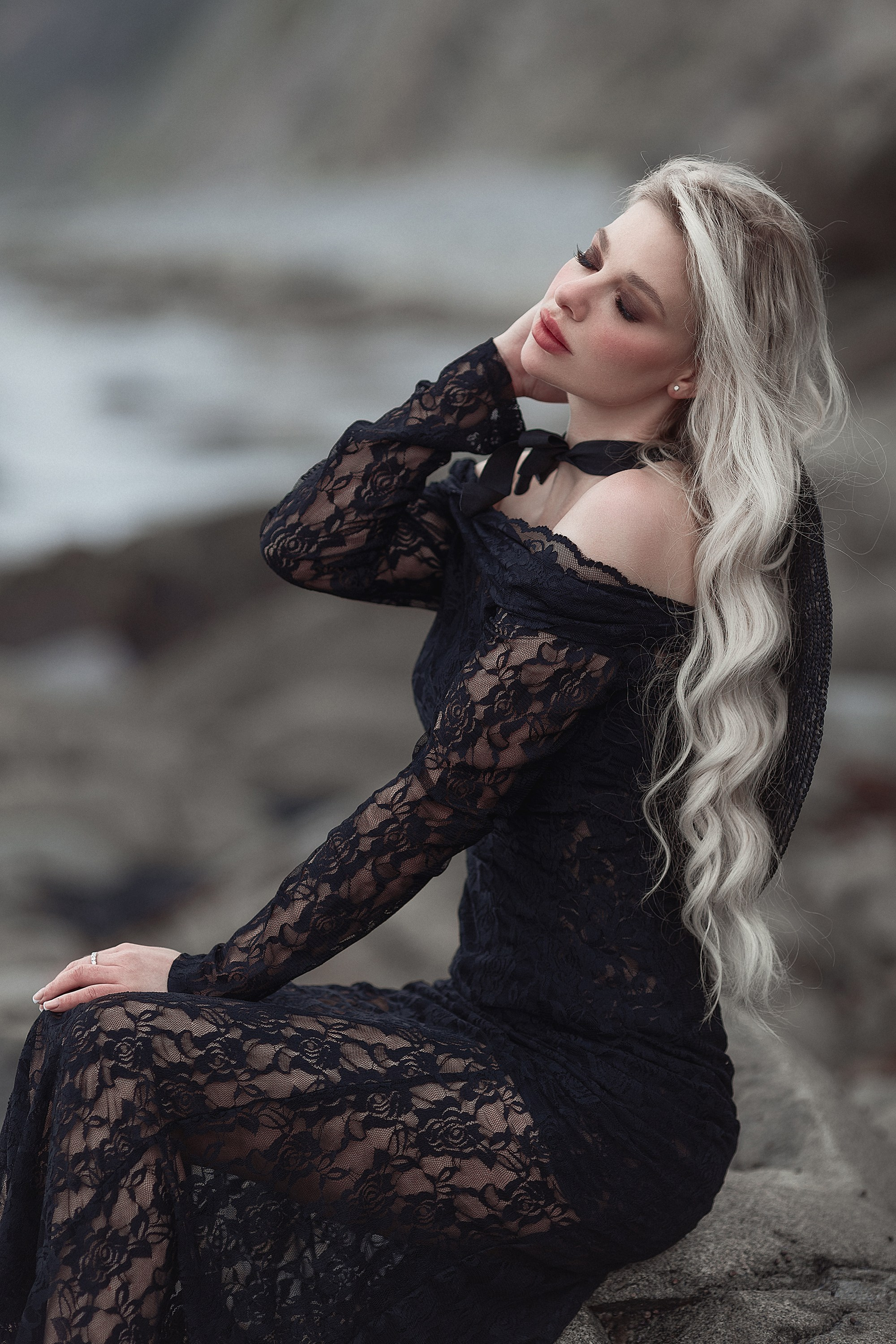 У скал. Фотограф Алёна Яковлева