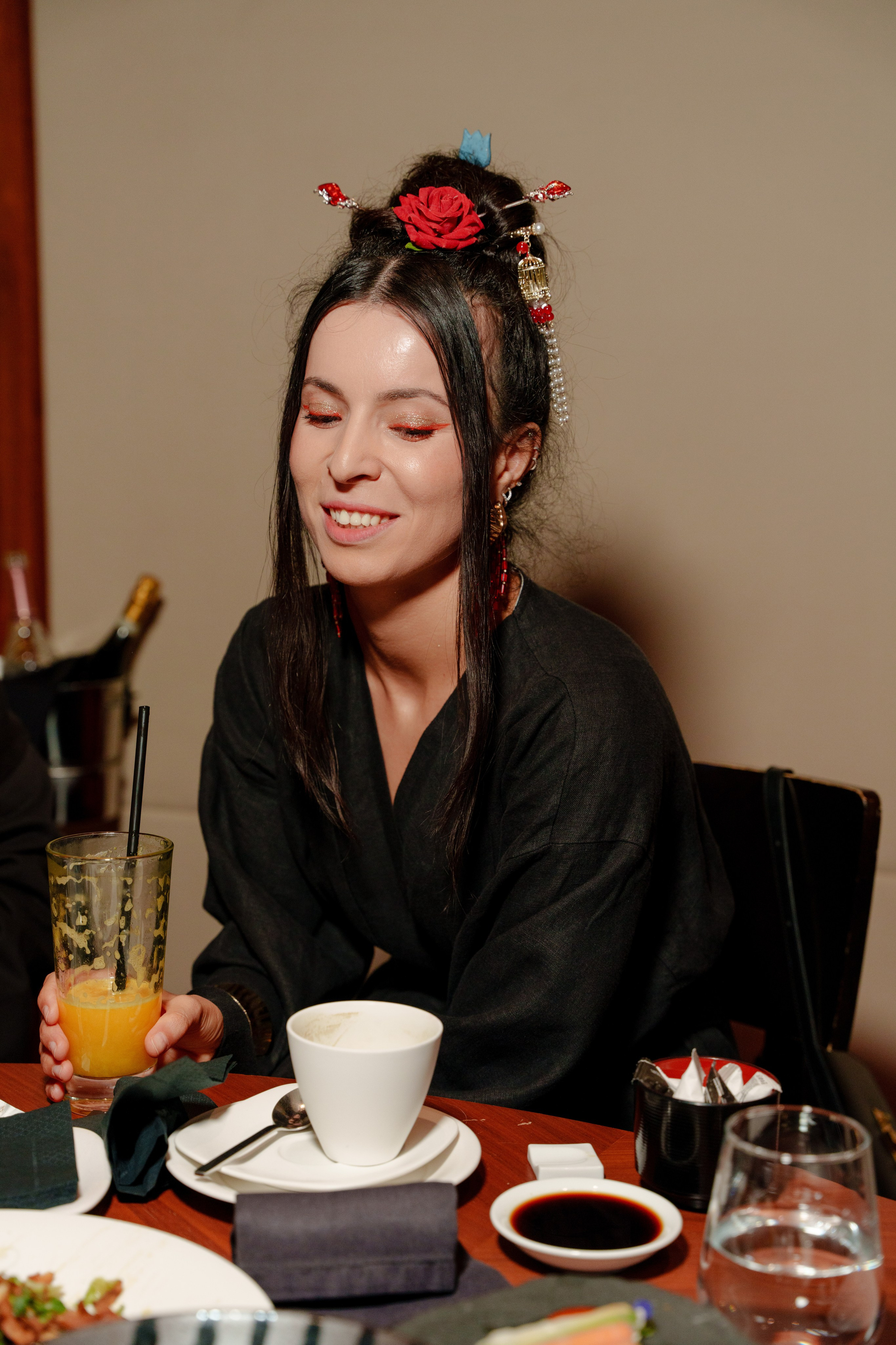 Репортажный фотограф на день рождения в ресторане KAI. Репортажный фотограф Москва Сергей Дружинин