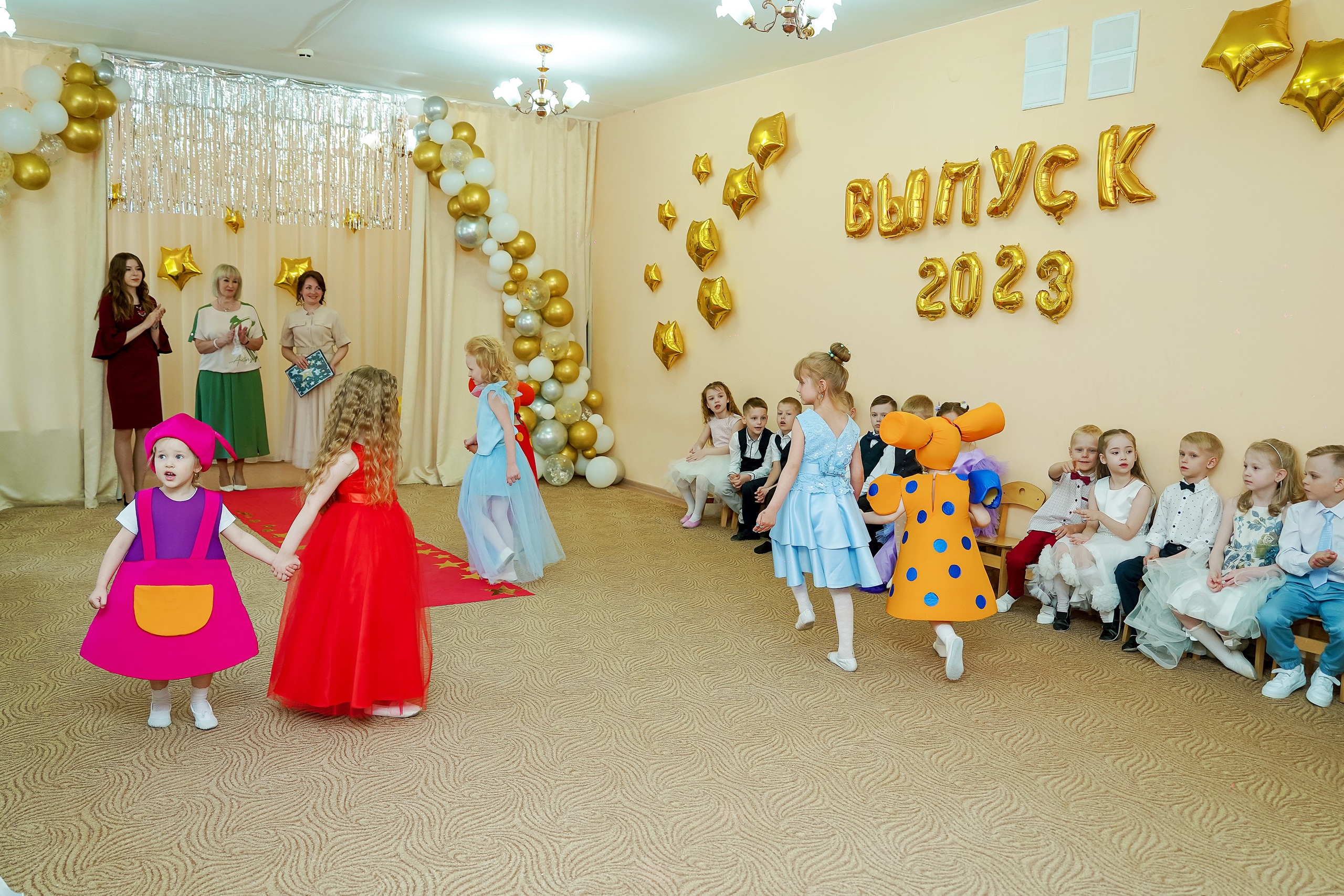 Фотосъемка видеосъёмка фотограф видеооператор новогодних утренников  в. Фотограф, видеооператор Нина Коршунова