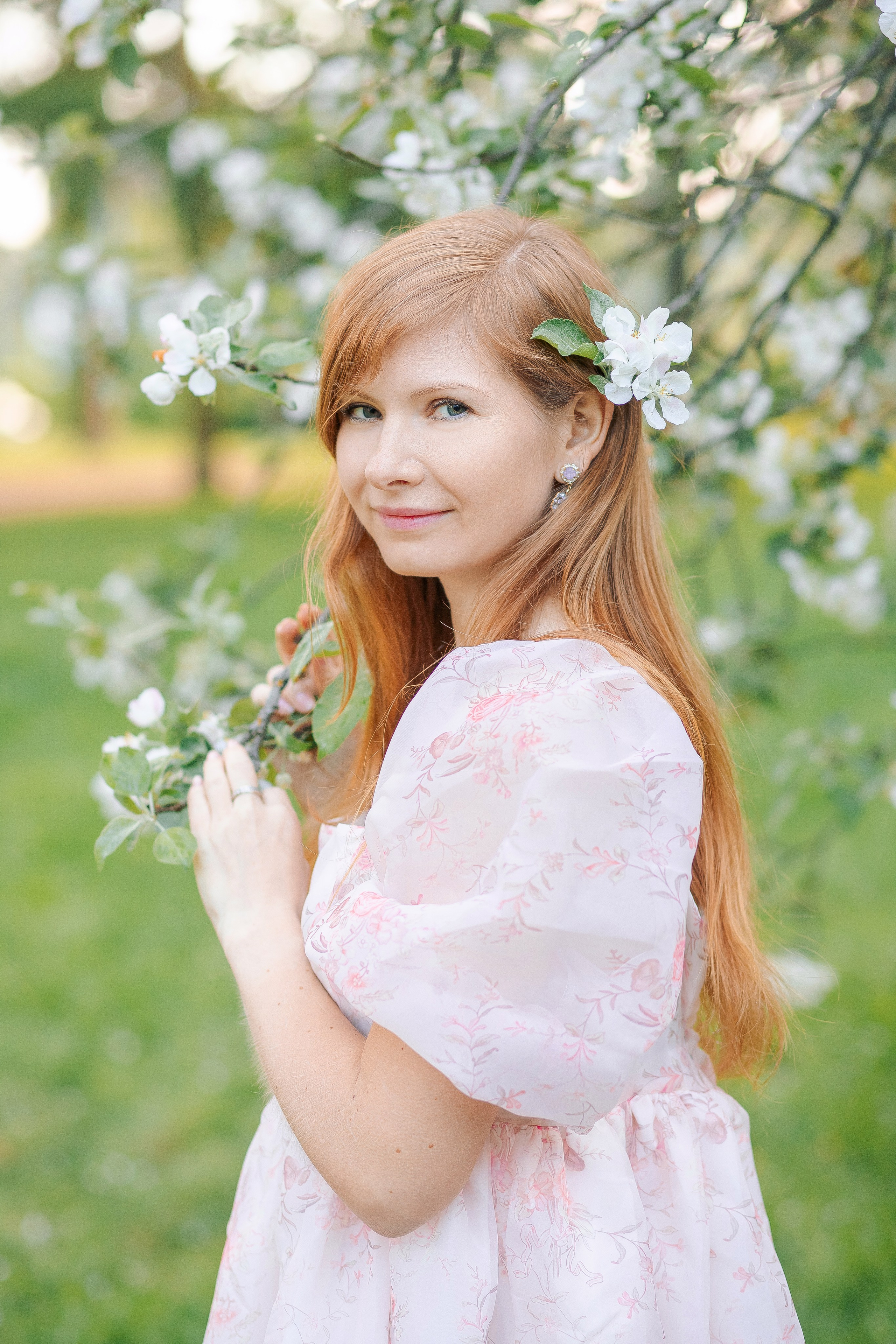 Семейная фотосессия в белых яблонях. Фотограф в Санкт-Петербурге, Анна Скворцова