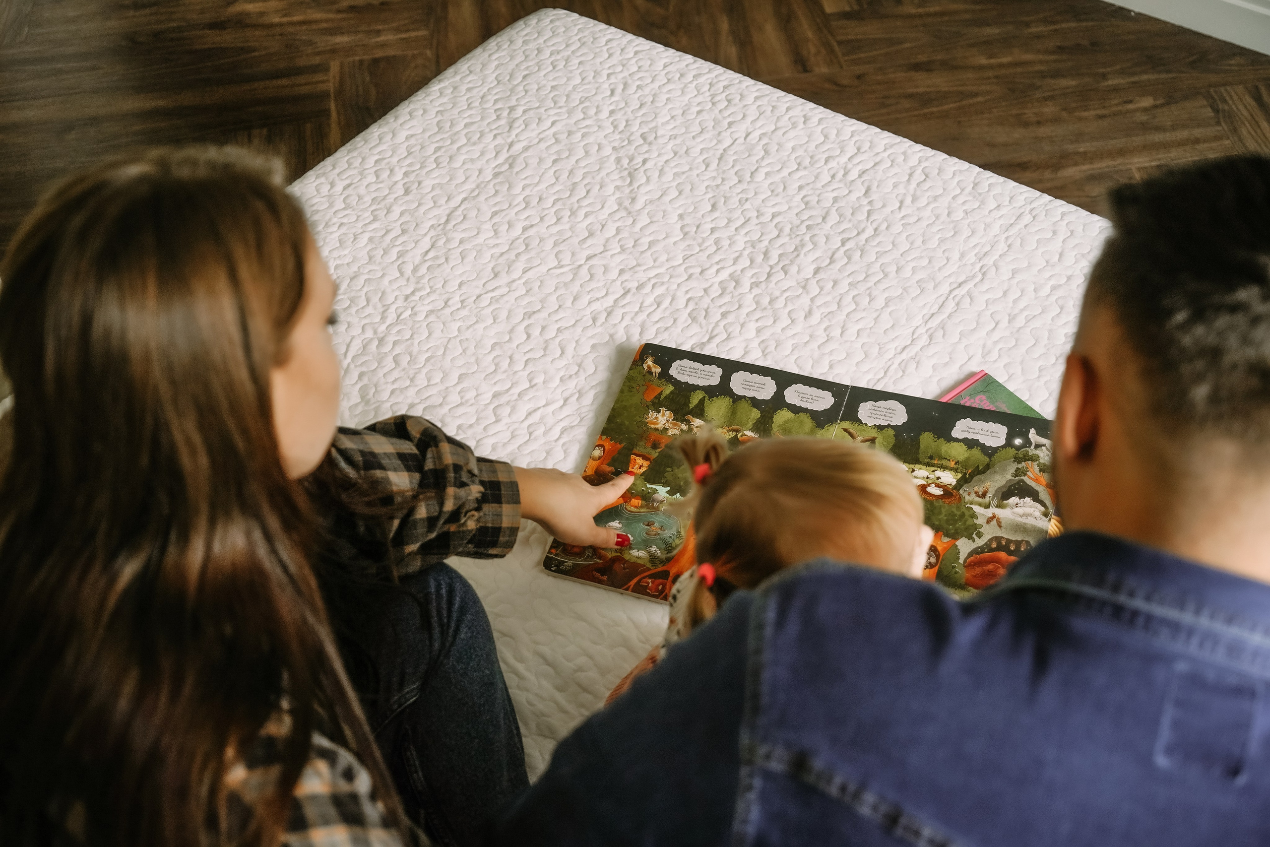 Карина, Андрей, Эмили. Главная