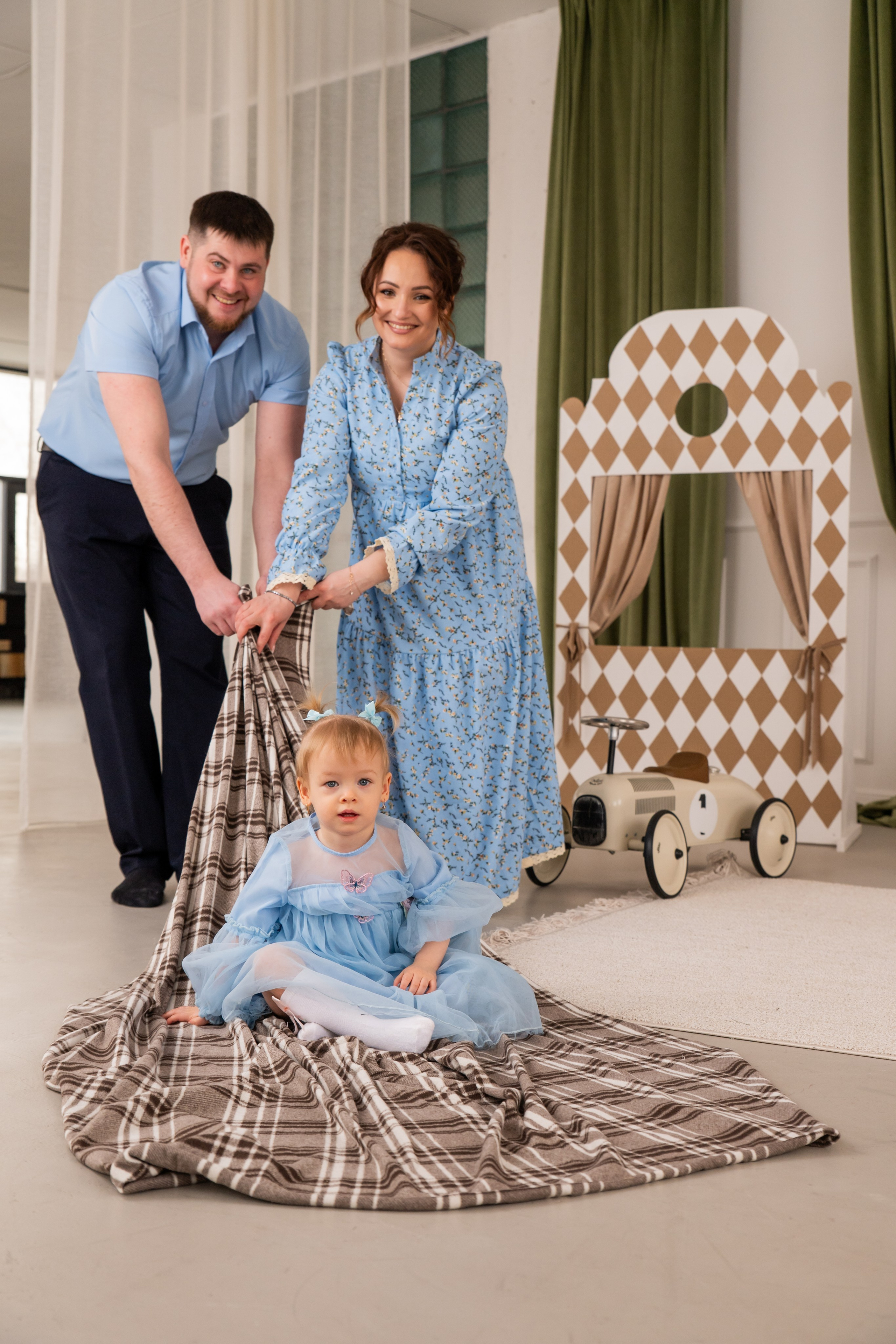 Александр и Анастасия и доченька Юлечка (1). Я Ольга Казанцева, фотографирую снимаю ваши киноистории и печатаю фото и цифровые портреты на холсте