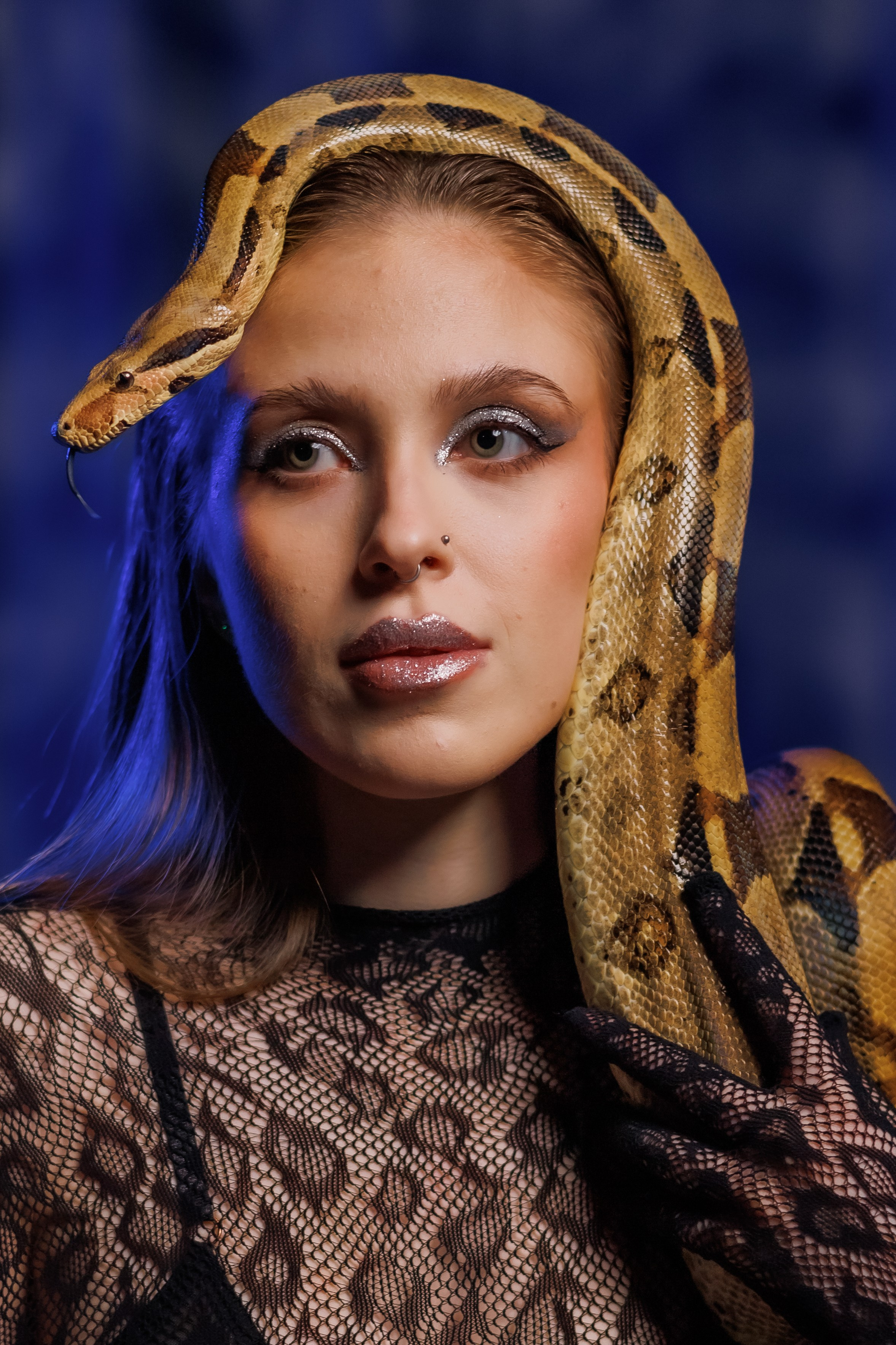 Марго. Фососессия в студии со змеей. Портретный фотограф Панферова Регина г. Санкт-Петербург, г. Казань