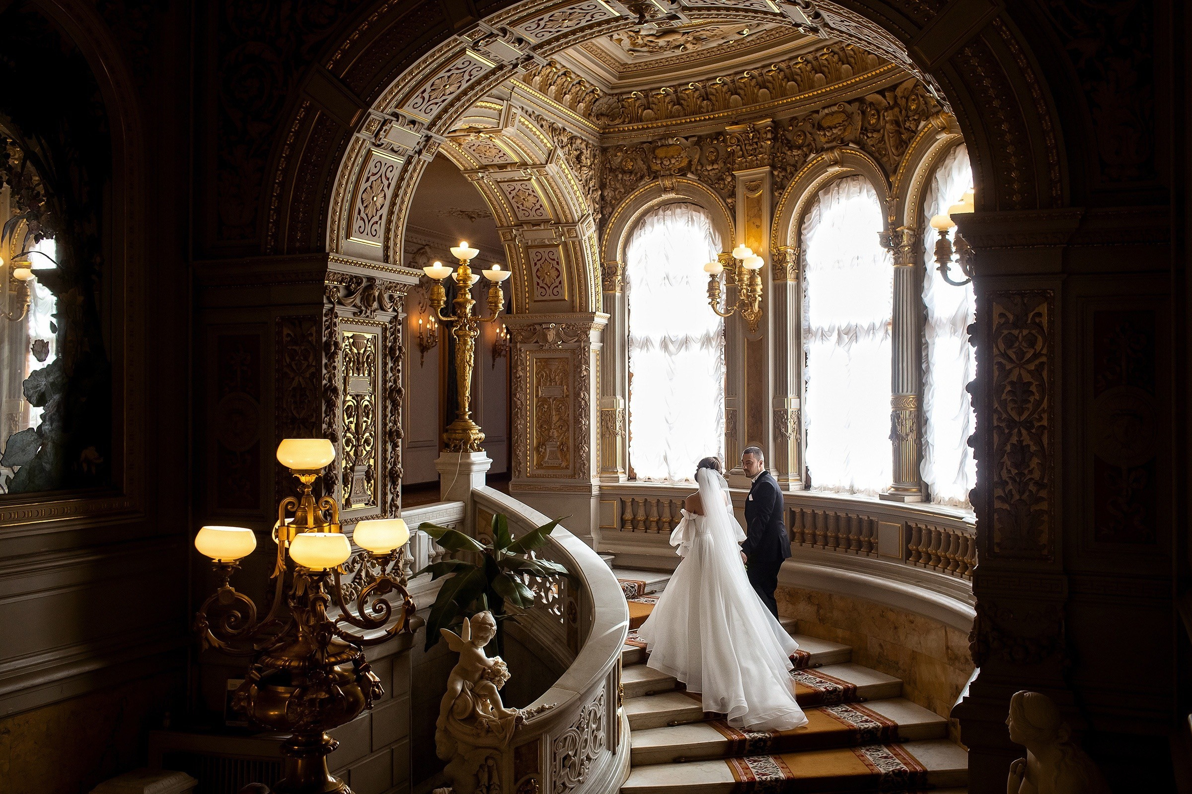 Профессиональный топ стилист по прическам и макияжу