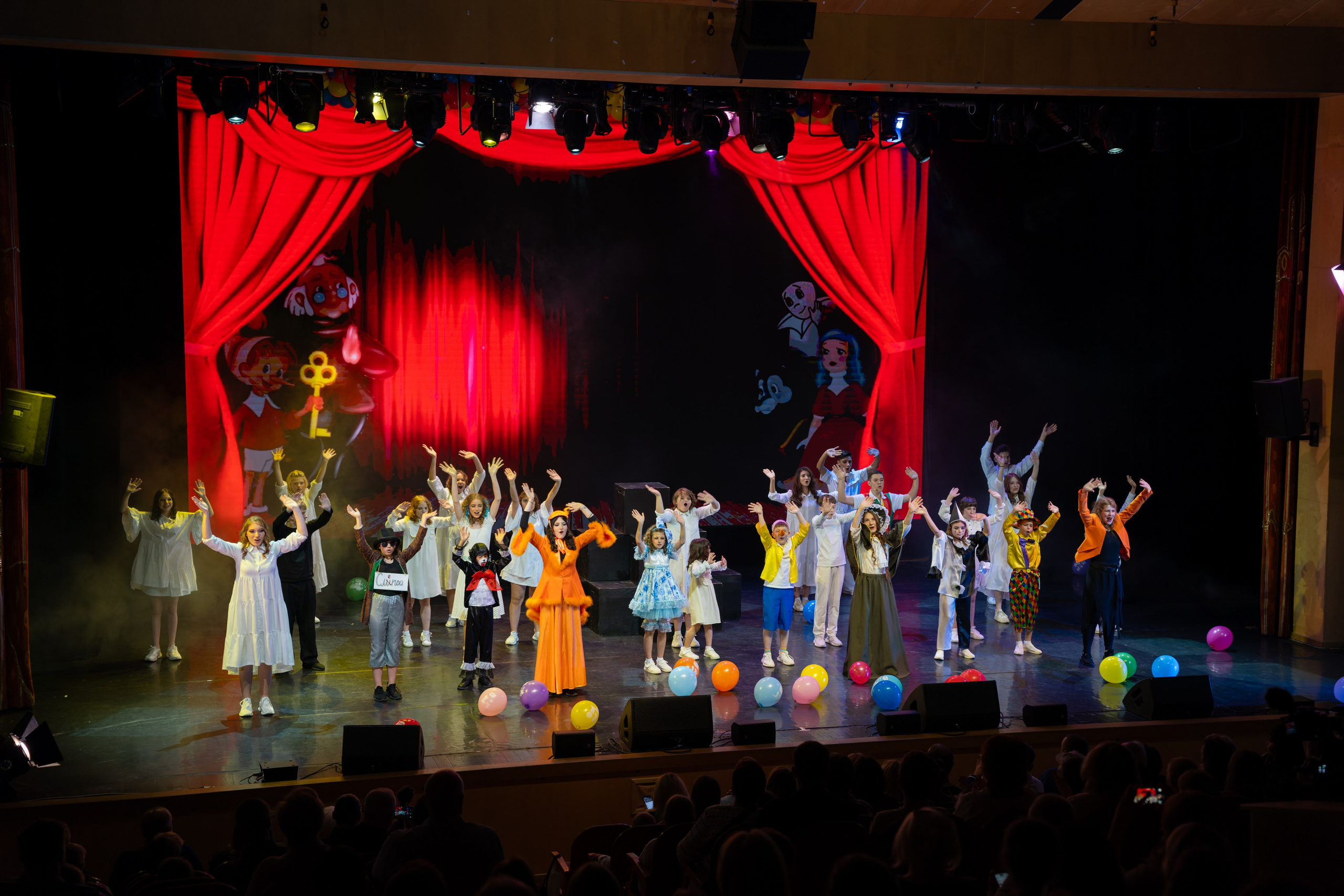 Съёмка благотворительного спектакля «Новая история деревянного мальчика». «Студия DRONAVT`s» — видеосъёмка и фотография г. Москва