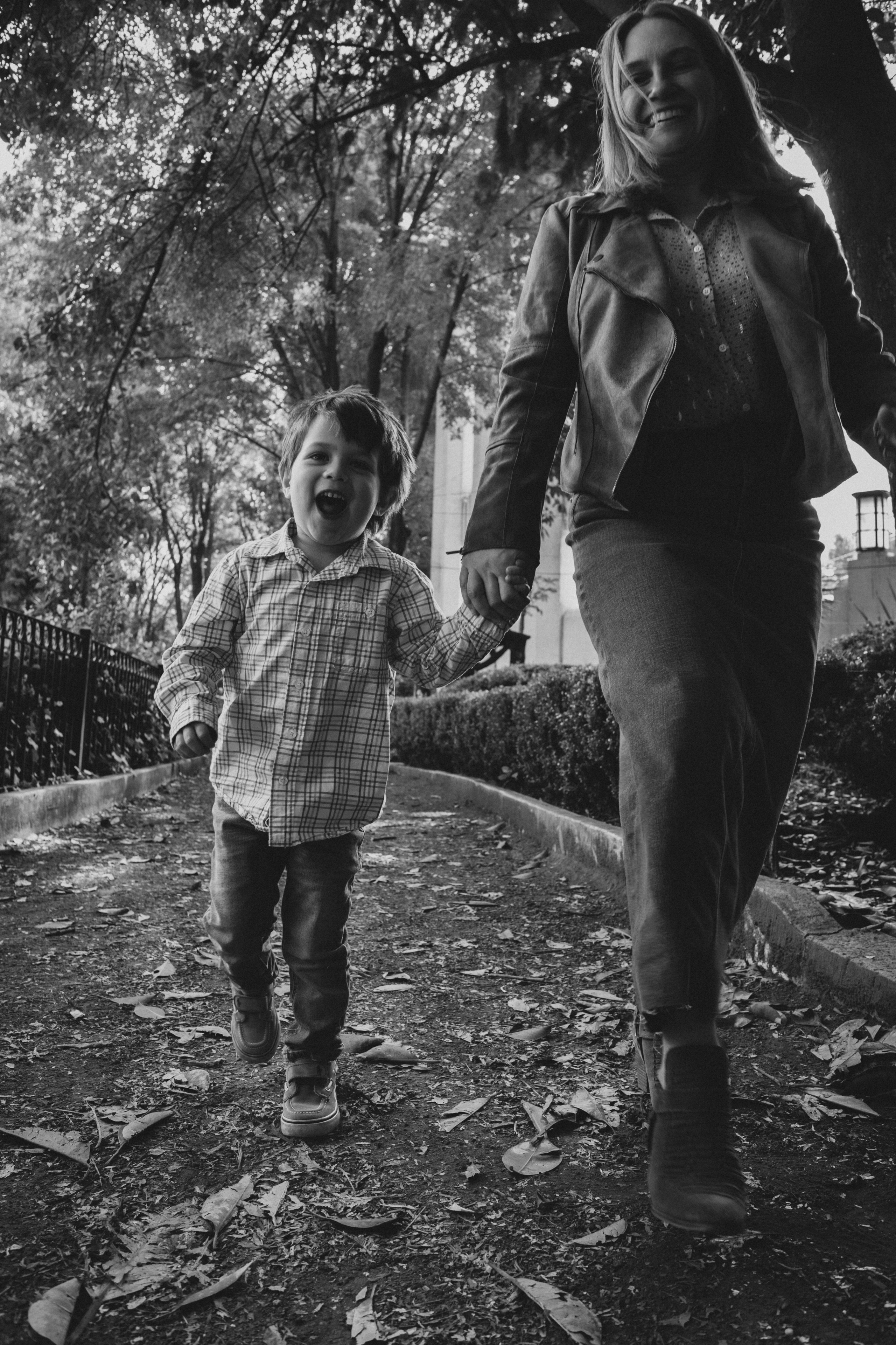 Sesión de fotos de mama e hijo en el Parque México, Condesa, Ciudad de México. Ирина Крохалева. Семейный фотограф в Екатеринбурге