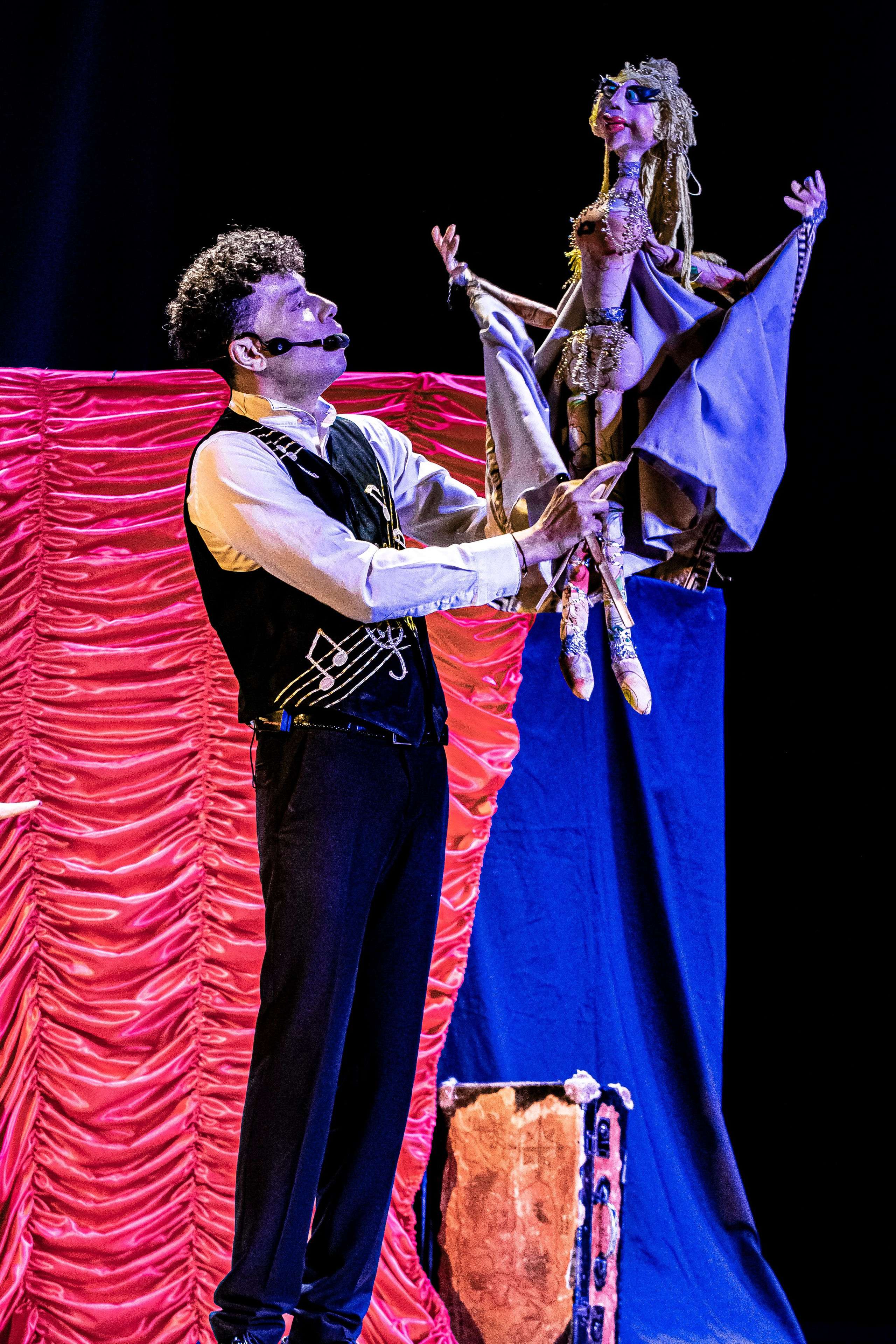 Цирк из Саквояжа спектакль театра САКВОЯЖ. Фотограф в Сочи Юрий Шептаев