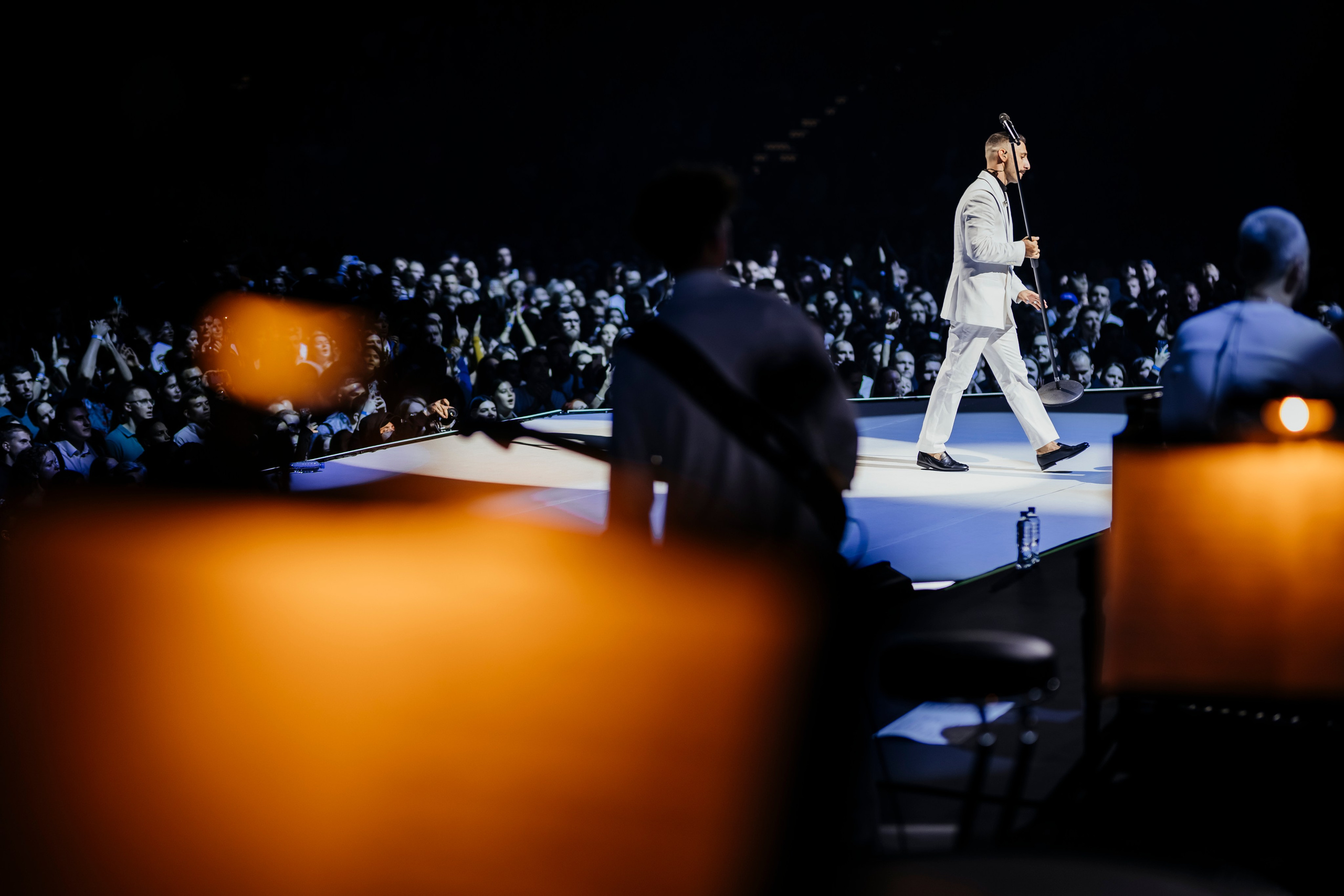 Концерт L’ONE с хором и симфоническим оркестром в Live Арене 19 октября 2025. Репортажный, event, концертный и backstage фотограф из Москвы Виталий Кривцов