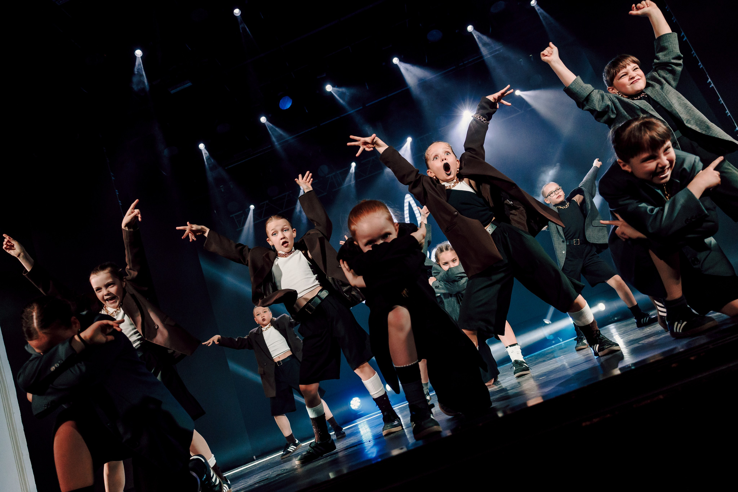 Отчётный концерт танцевальной школы «Red Rabbits» 2025. Лёшка Варзегов — фотограф