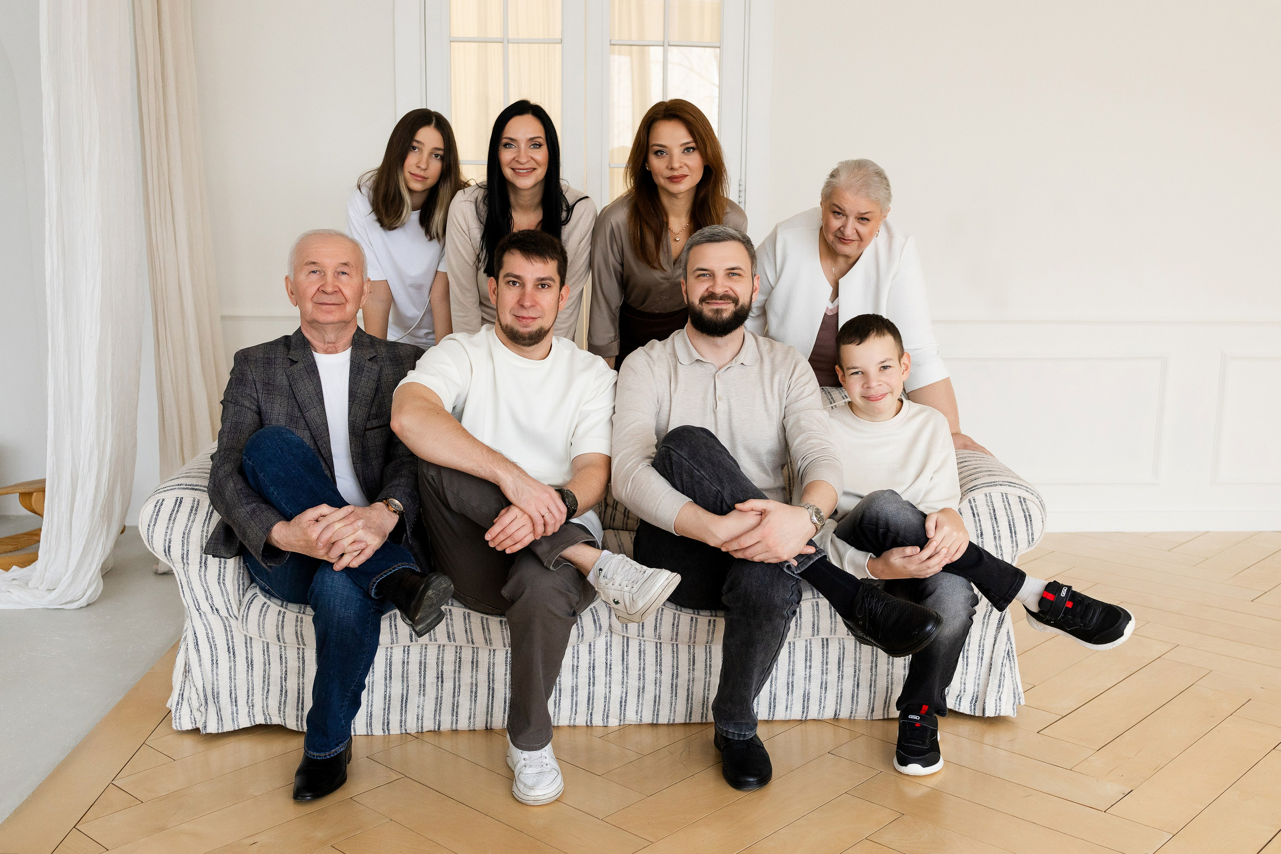 Съемка большой семьи в студии «Когда вместе». Семейный фотограф в Екатеринбурге Маргарита Курносова