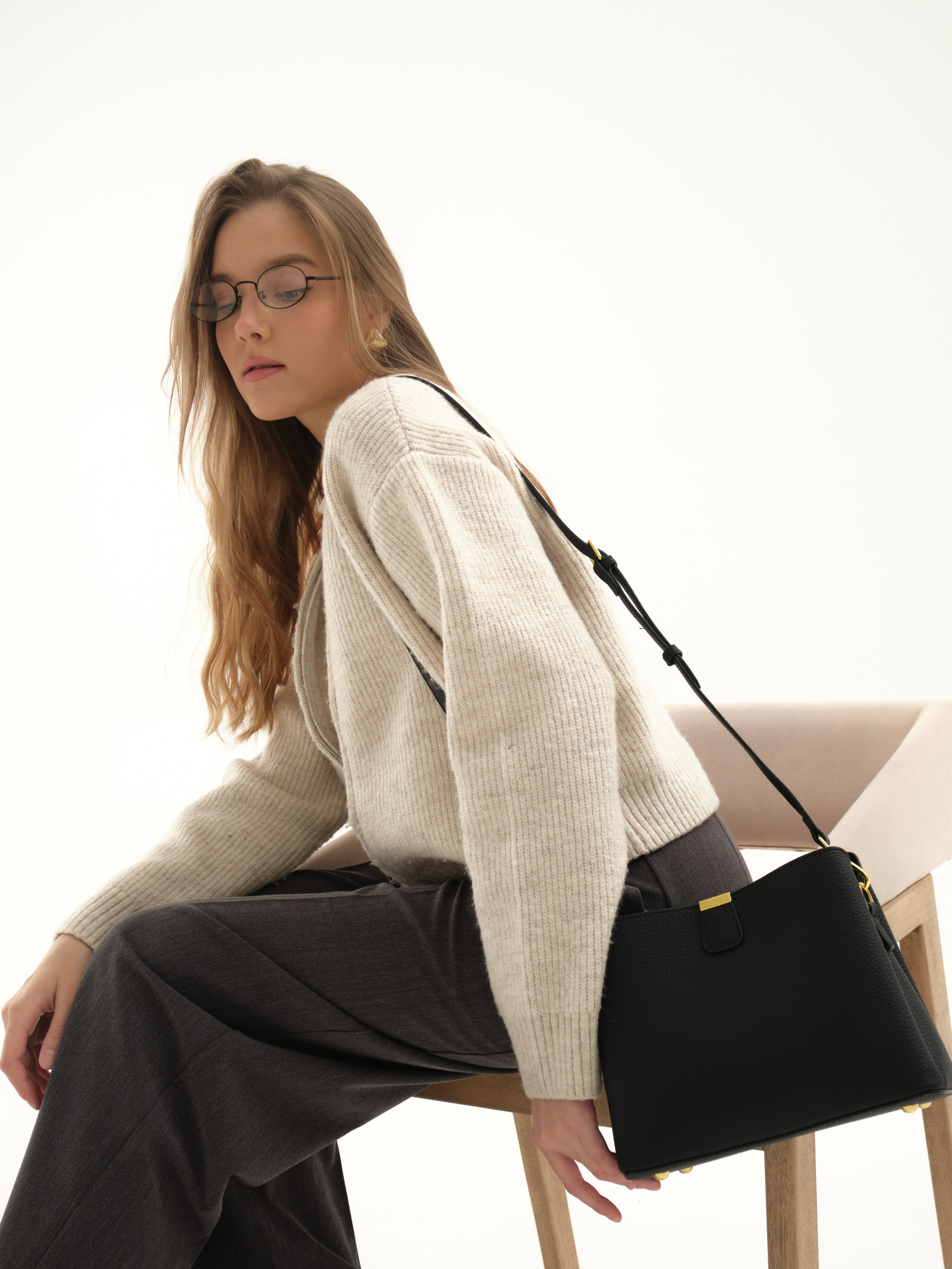 Съемка для маркетплейса, сумки / фотоаппарат. Привет) Меня зовут Анита и я фотограф из Сургута