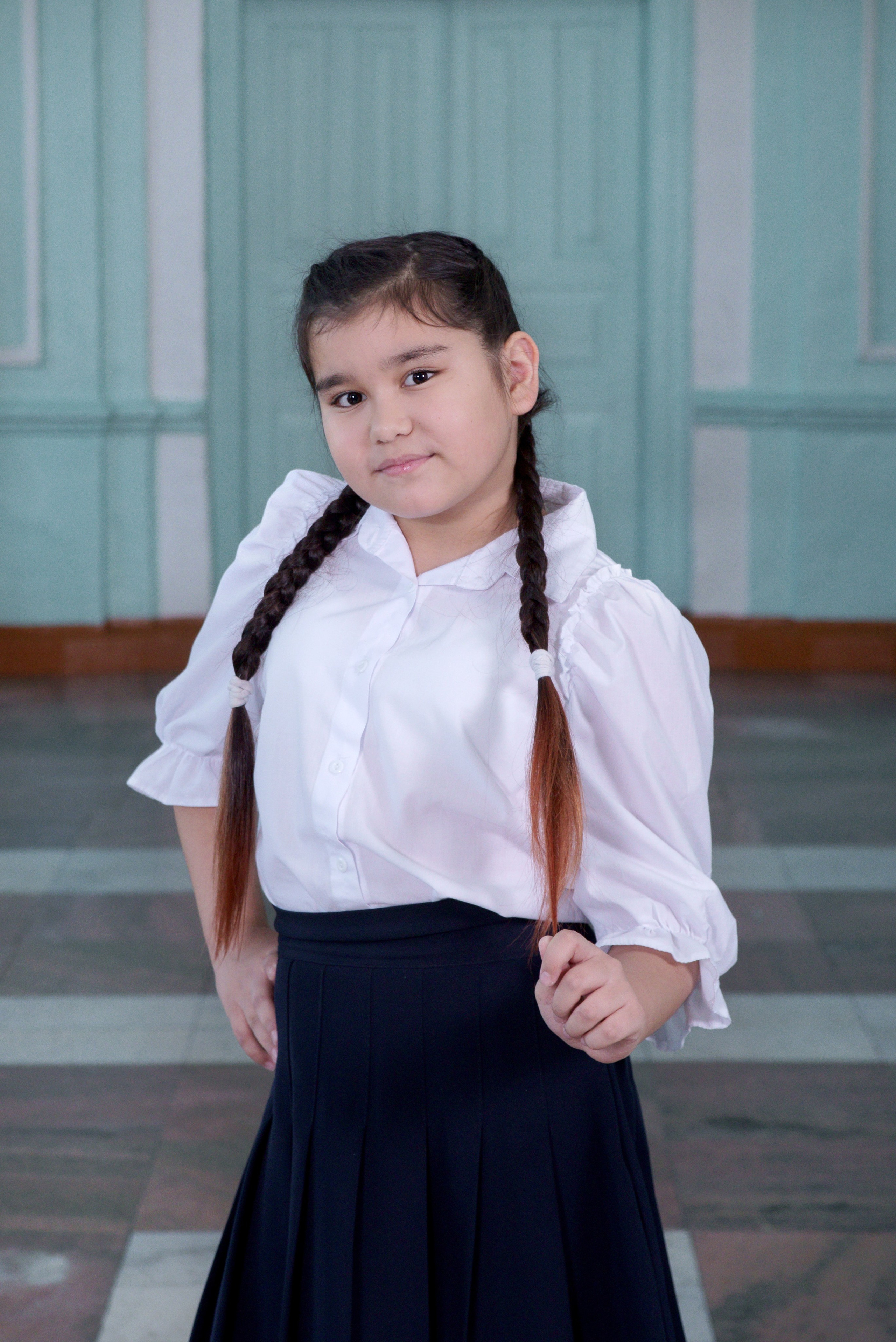 Выпускник начальной школы - сьемка в школе  - портрет девочки