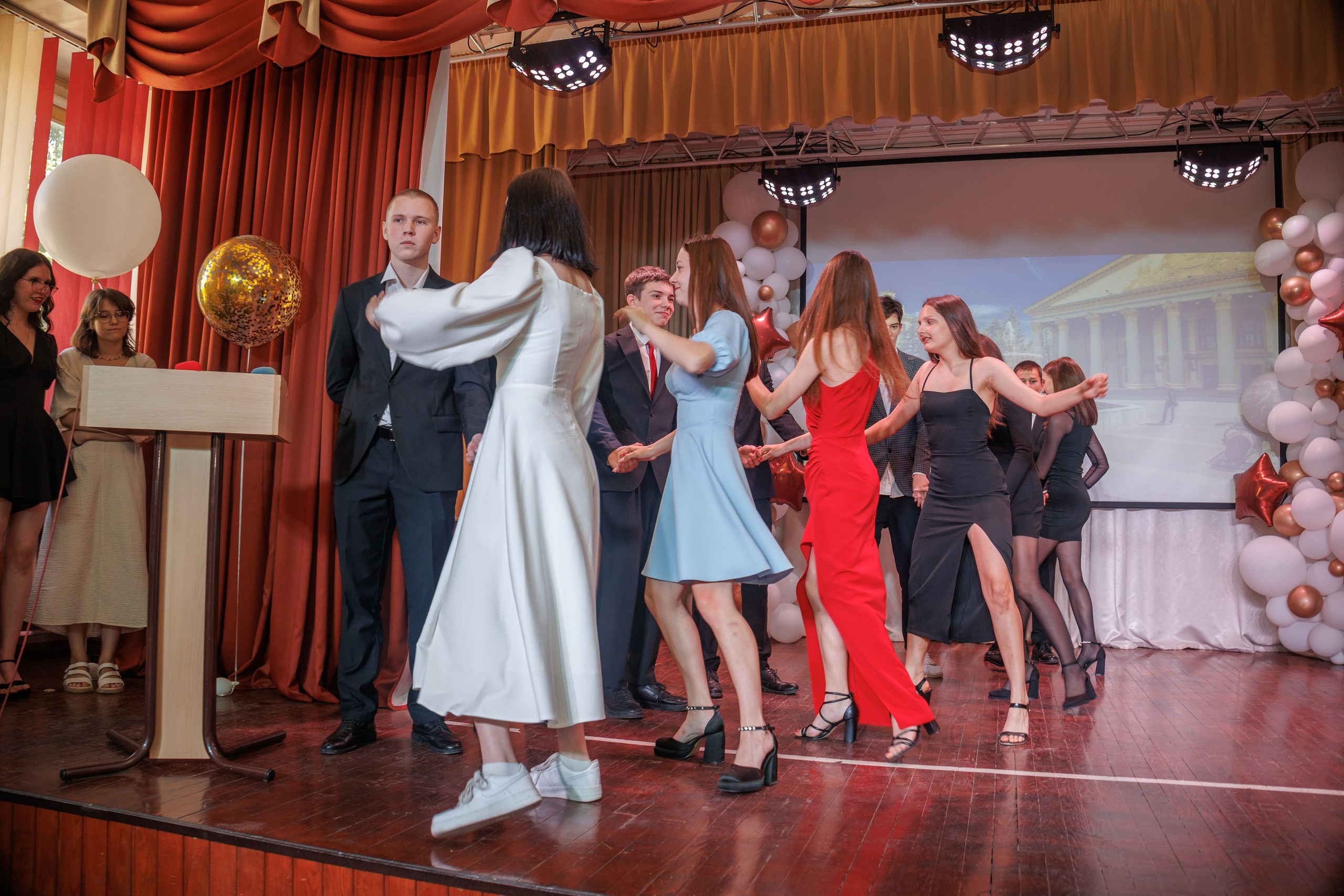 Вручение аттестатов. Свадебный и семейный фотограф в Новосибирске Ирина Дорошкова