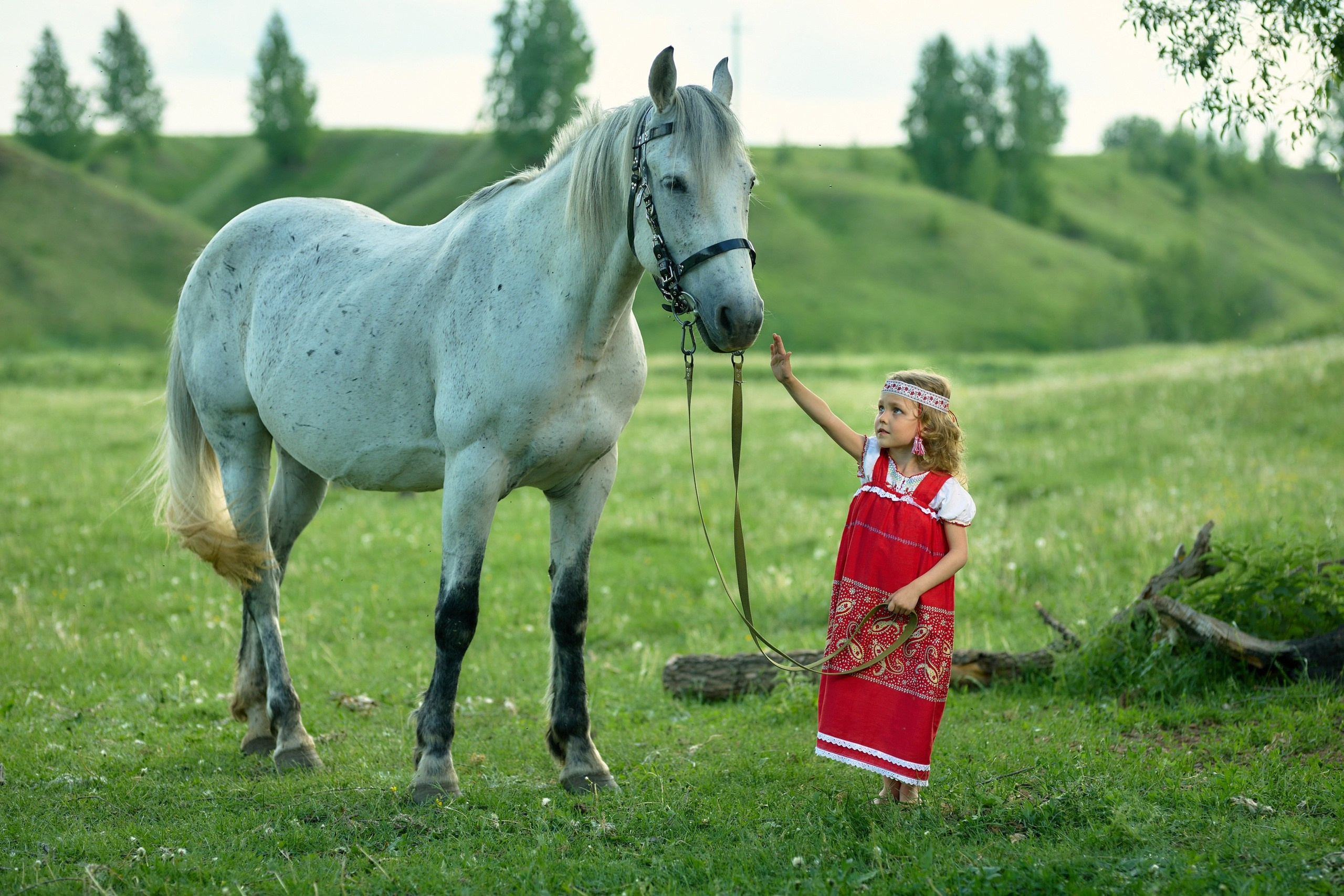 Детская фотосессия с лошадью в народных костюмах. Владимир Суздалов (ProMaXe) — Портретный фотограф, тематические фотосессии в Чебоксарах
