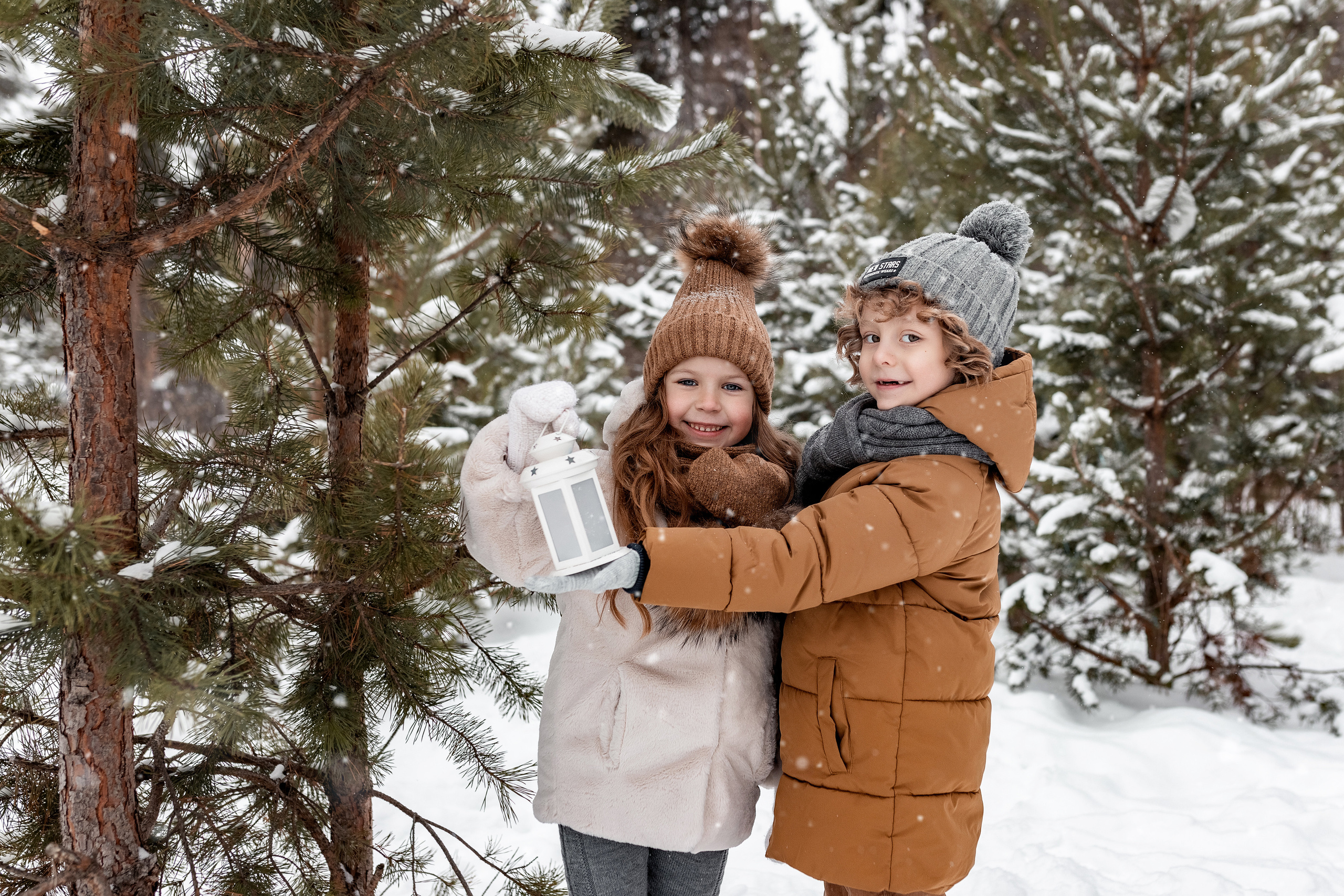 Черняевский лес. Февраль 2022. Глеб и Марго. Фотограф Пермь. Свадьбы. Семья и дети, школа, д. сад. Фотокниги