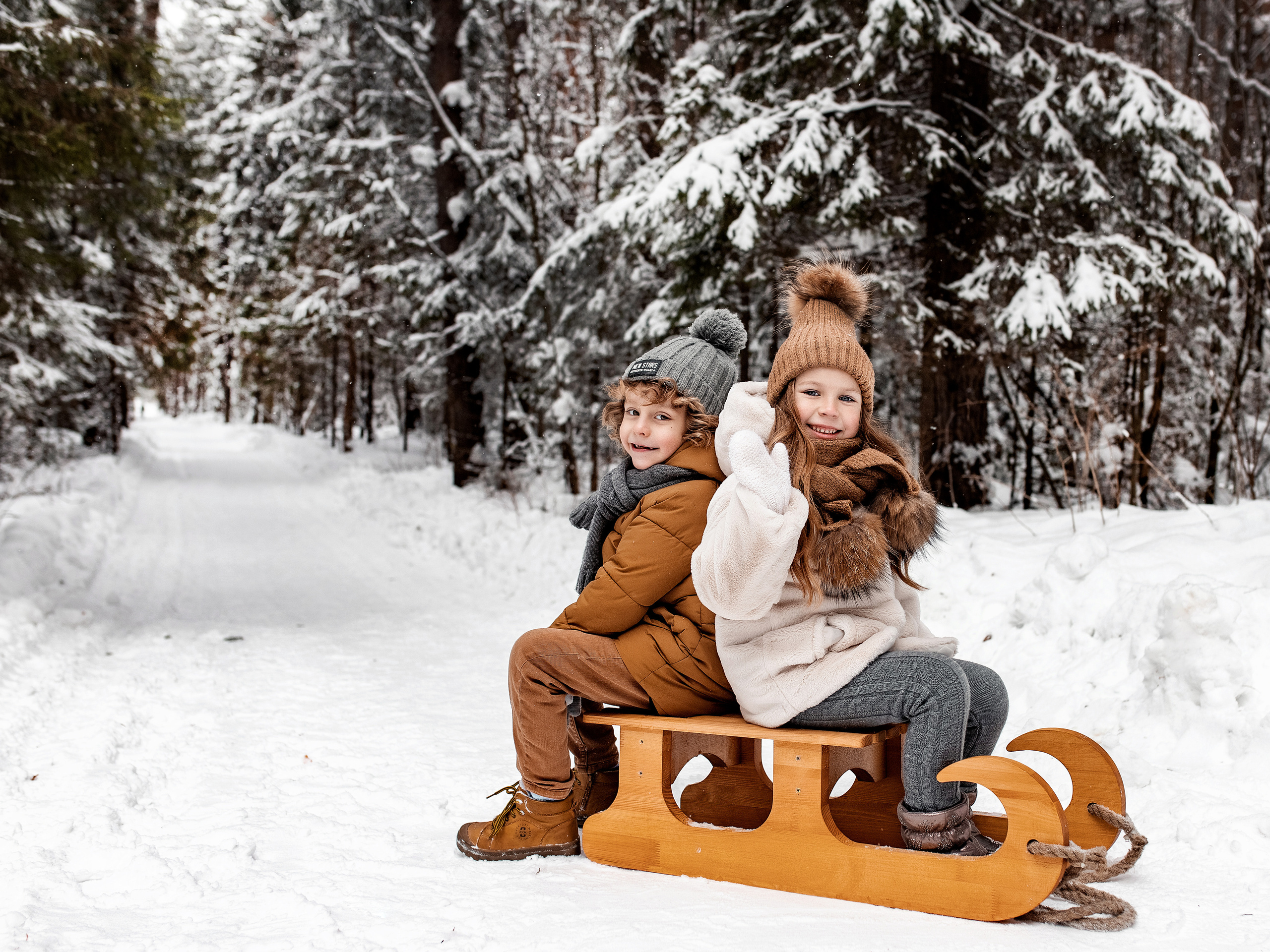 Черняевский лес. Февраль 2022. Глеб и Марго. Фотограф Пермь. Свадьбы. Семья и дети, школа, д. сад. Фотокниги