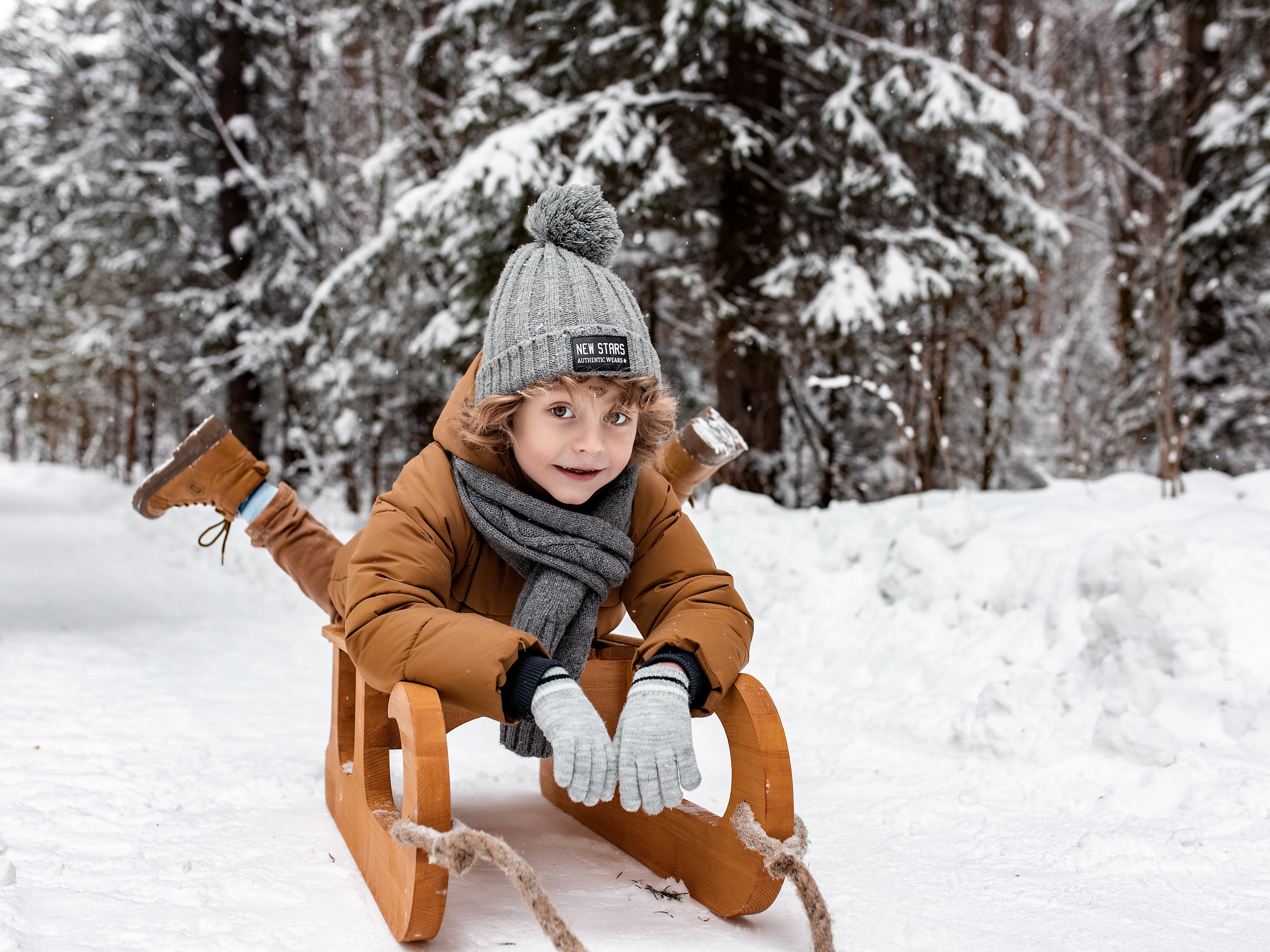 Черняевский лес. Февраль 2022. Глеб и Марго. Фотограф Пермь. Свадьбы. Семья и дети, школа, д. сад. Фотокниги