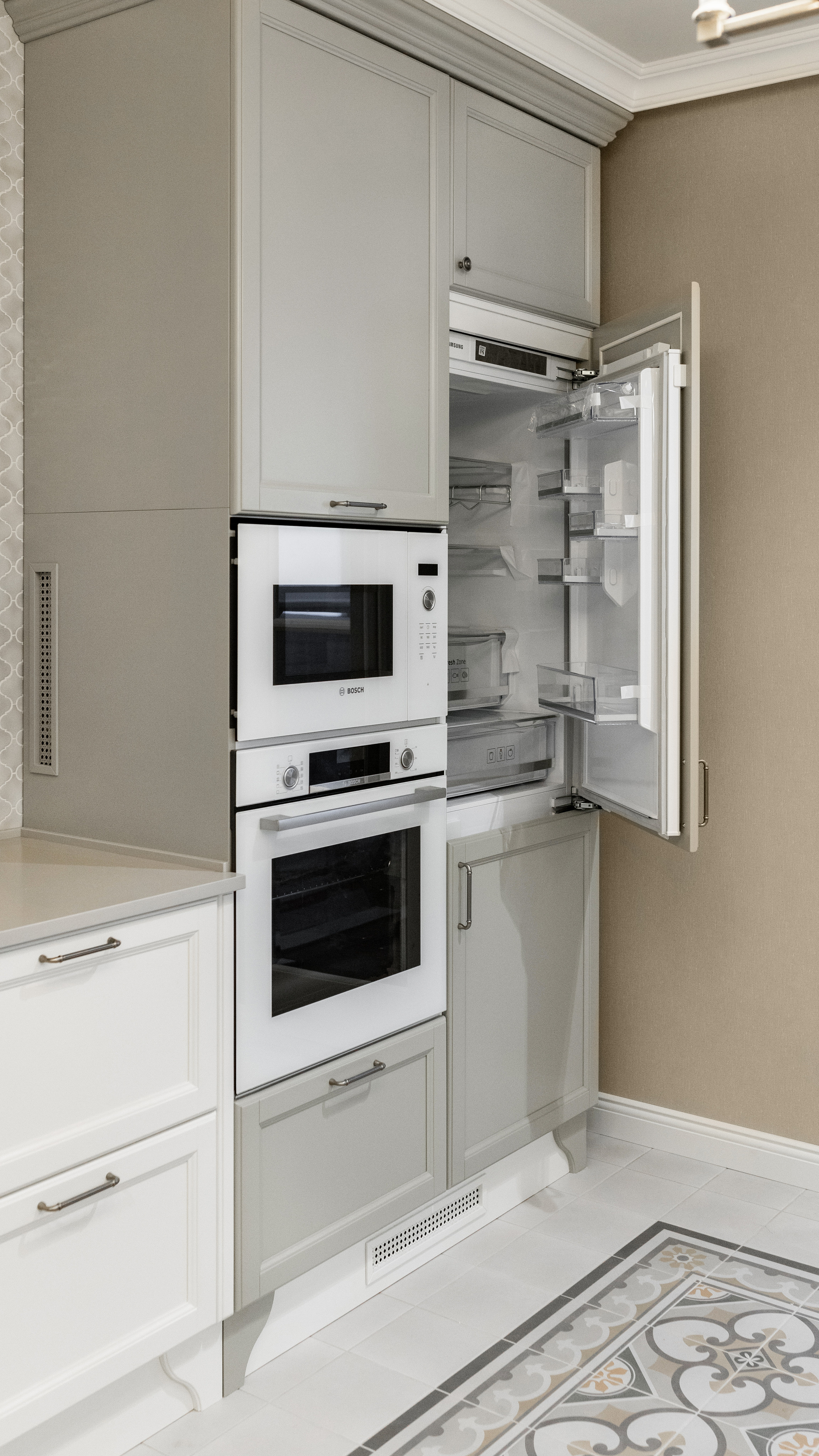 Интерьер в квартире (кухня, прихожая). Декабрь 2021. Фотограф Пермь. Свадьбы. Семья и дети, школа, д. сад. Фотокниги