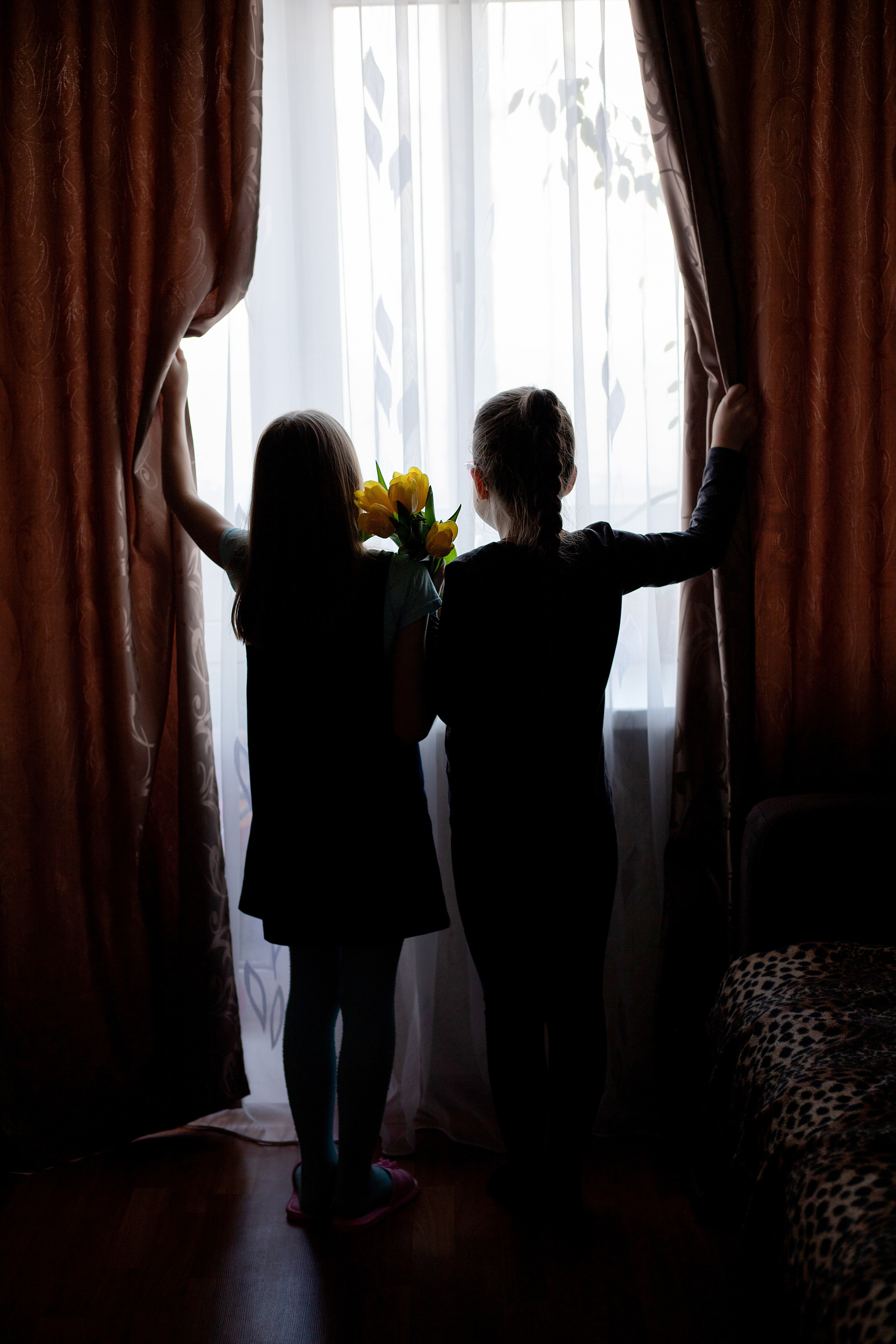 Домашняя съёмка. 8 Марта. Миланочка, Юля, Вероника. Март 2022. Фотограф Пермь. Свадьбы. Семья и дети, школа, д. сад. Фотокниги