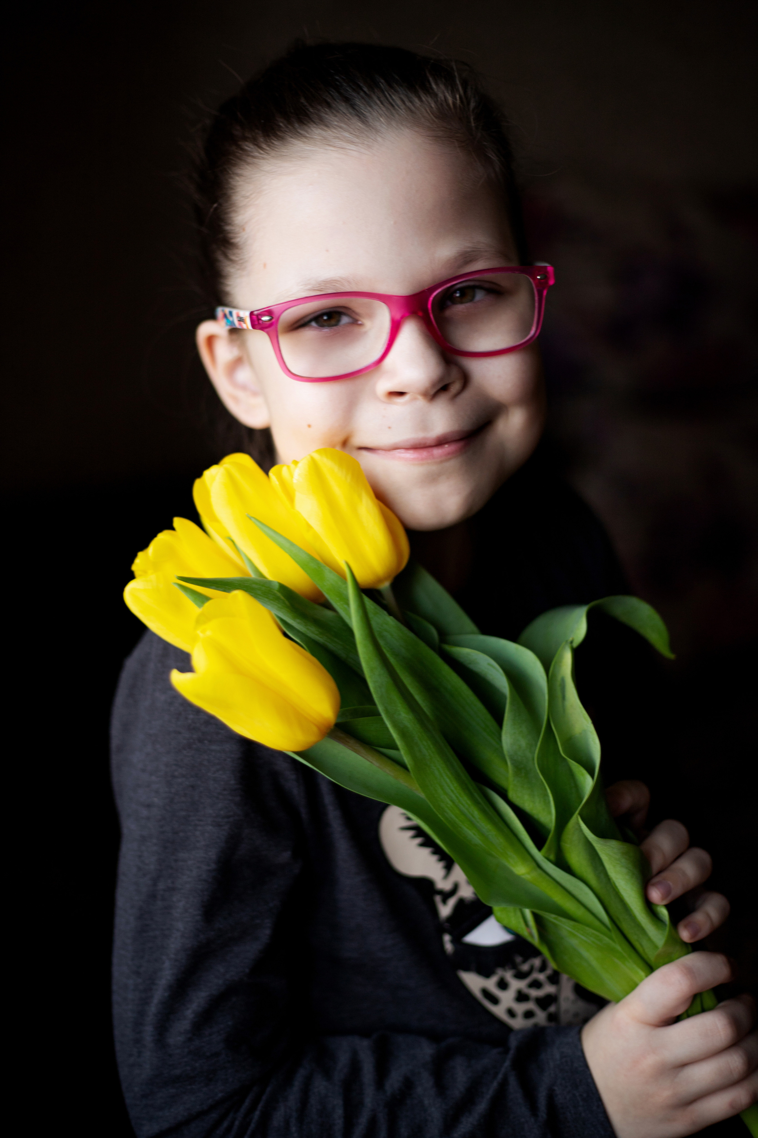 Домашняя съёмка. 8 Марта. Миланочка, Юля, Вероника. Март 2022. Фотограф Пермь. Свадьбы. Семья и дети, школа, д. сад. Фотокниги