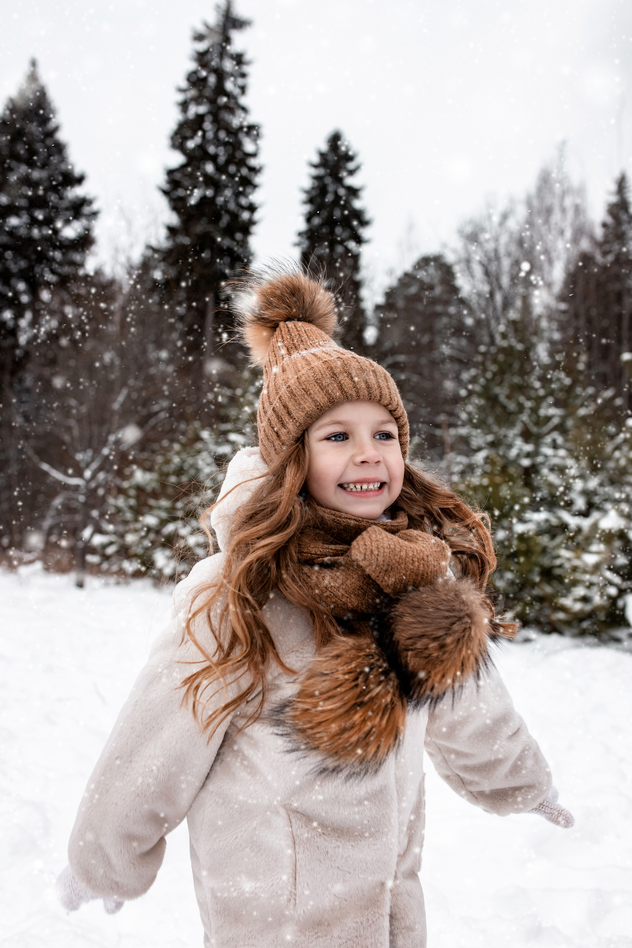 Черняевский лес. Февраль 2022. Глеб и Марго. Фотограф Пермь. Свадьбы. Семья и дети, школа, д. сад. Фотокниги