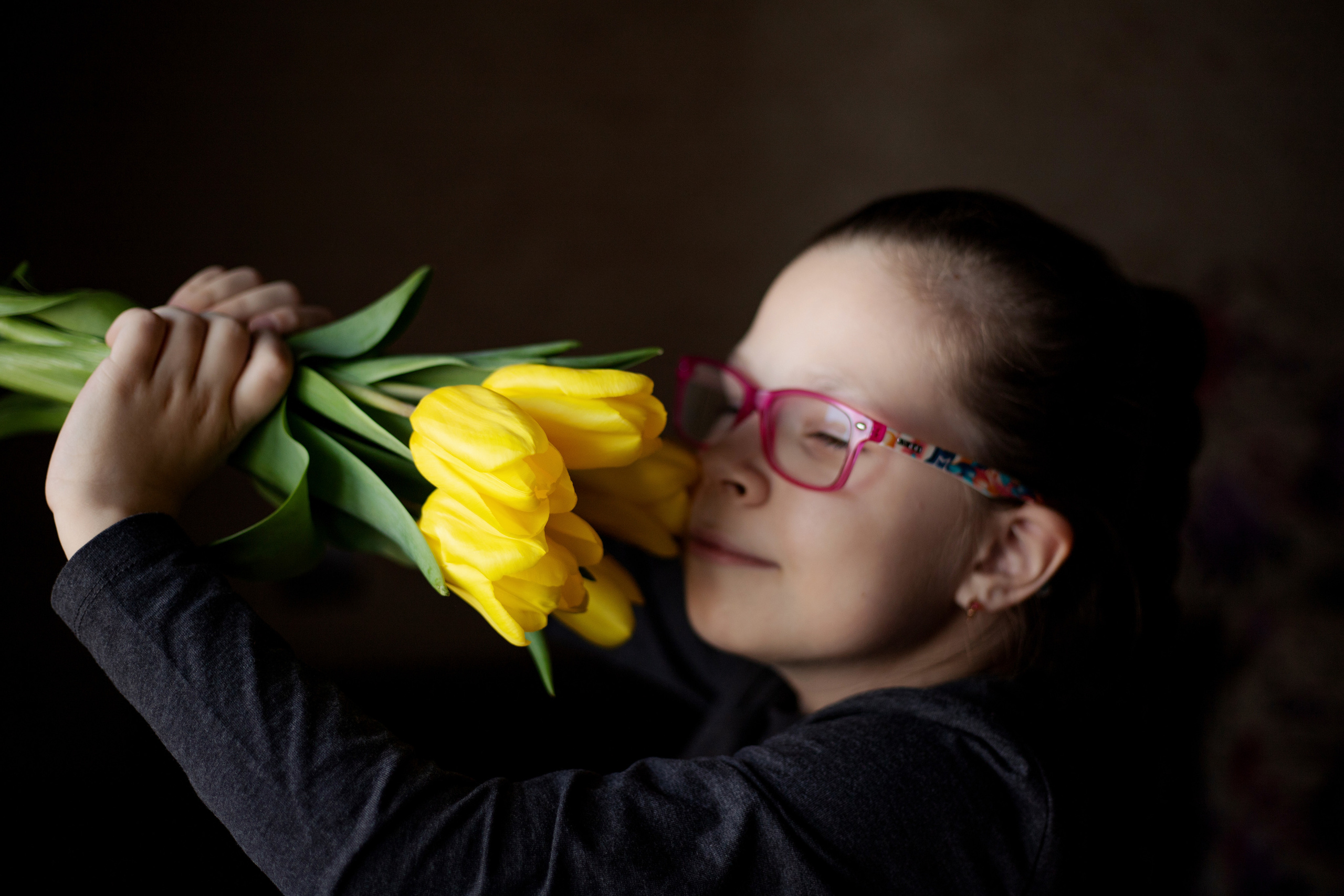 Домашняя съёмка. 8 Марта. Миланочка, Юля, Вероника. Март 2022. Фотограф Пермь. Свадьбы. Семья и дети, школа, д. сад. Фотокниги